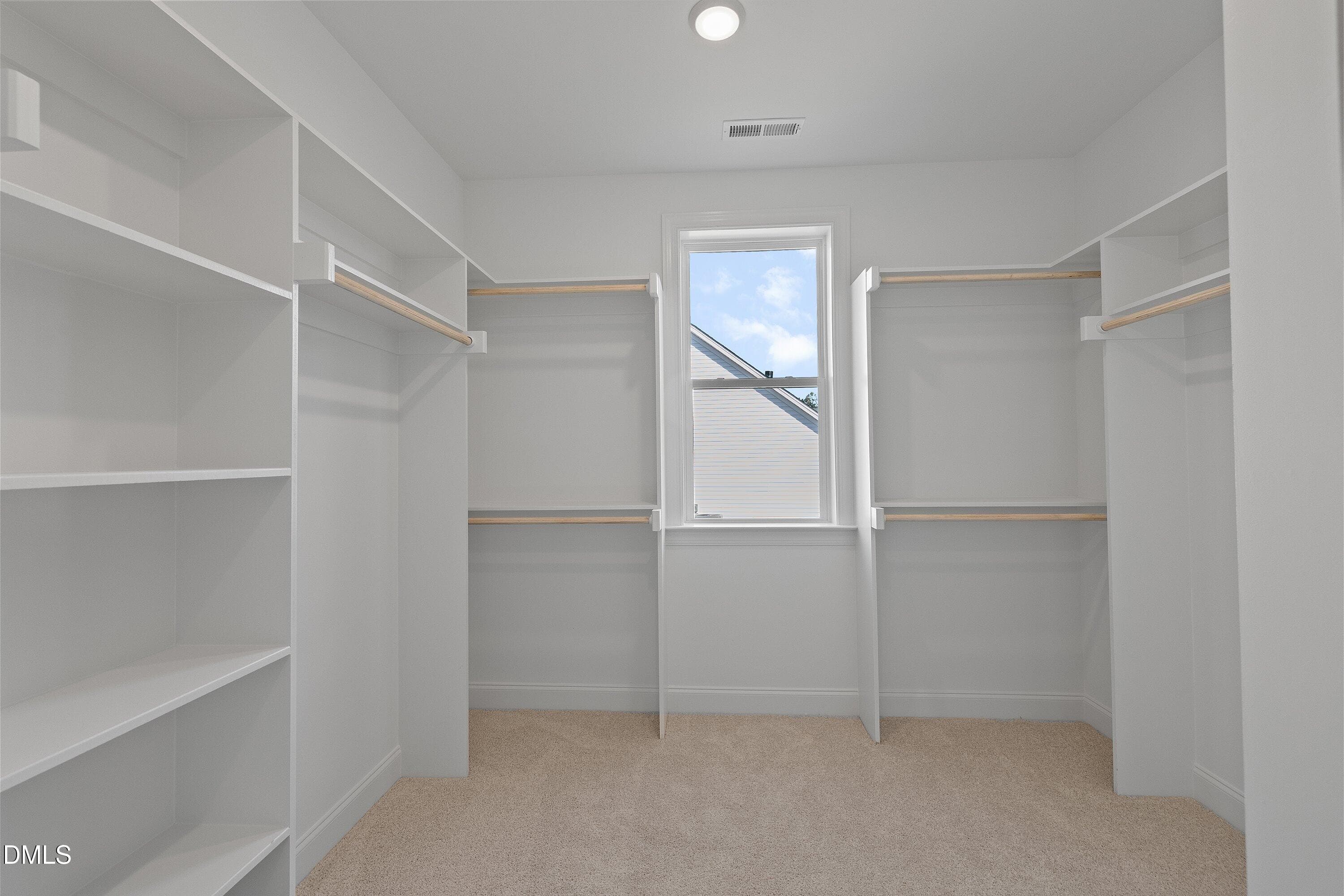 Walk in clost - 45 W Victoria Ridge Drive 32, Selma, NC 27576
