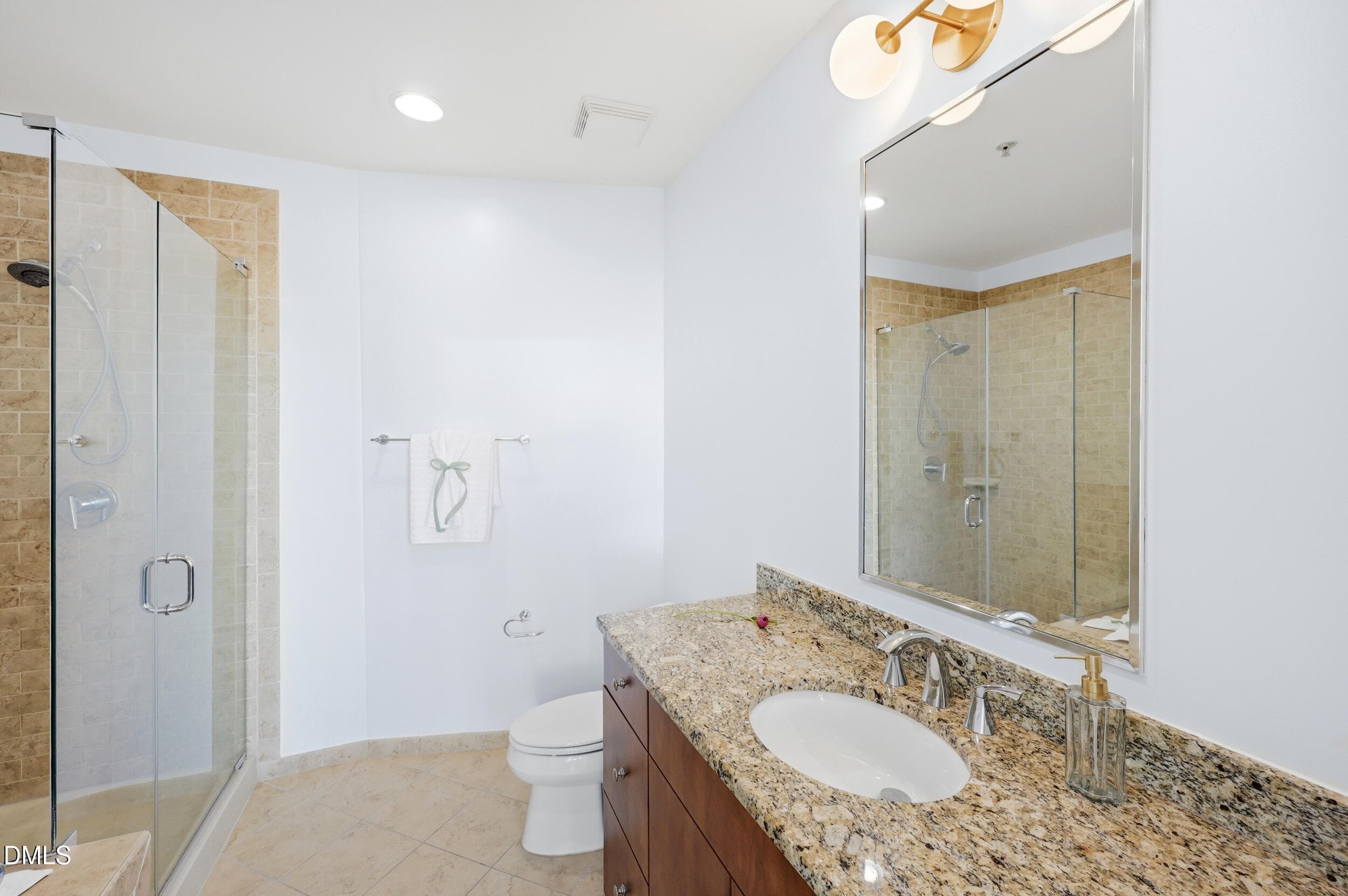 Primary bath - 400 W North Street 810, Raleigh, NC 27603, Raleigh