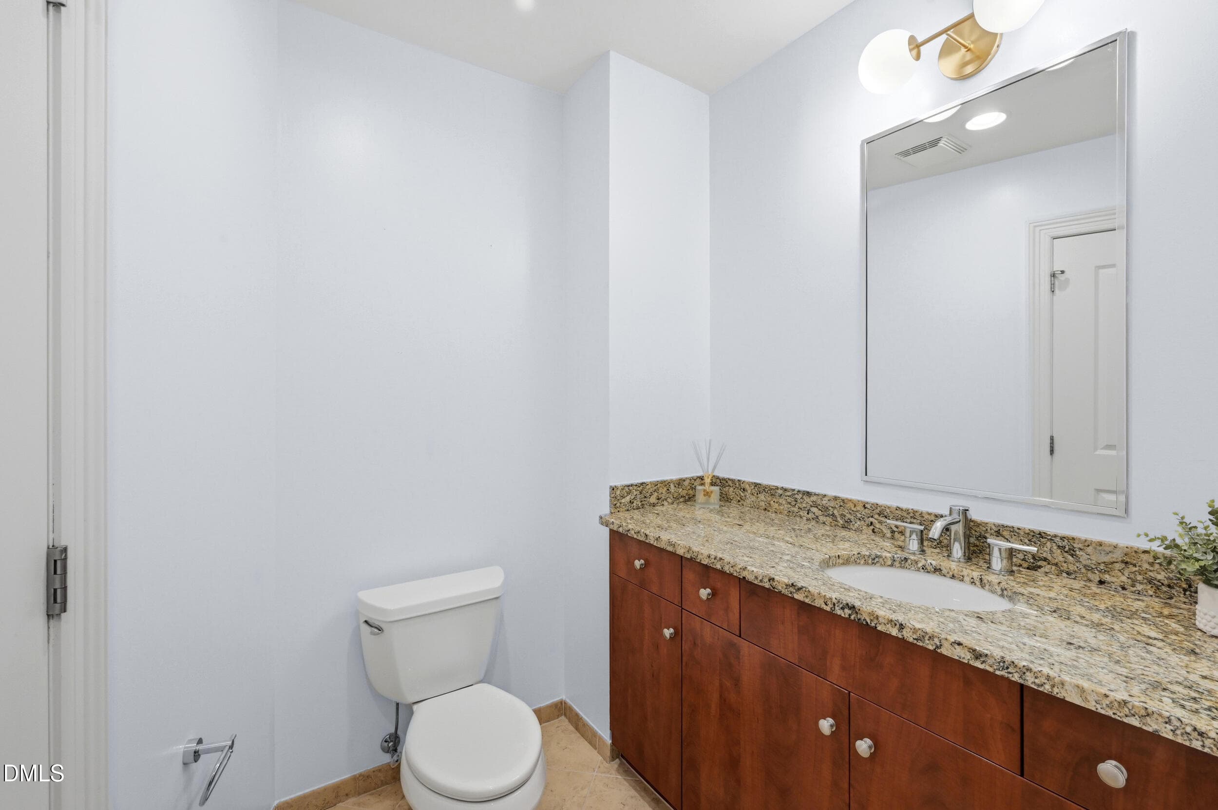 Full bath 2 - 400 W North Street 810, Raleigh, NC 27603, Raleigh