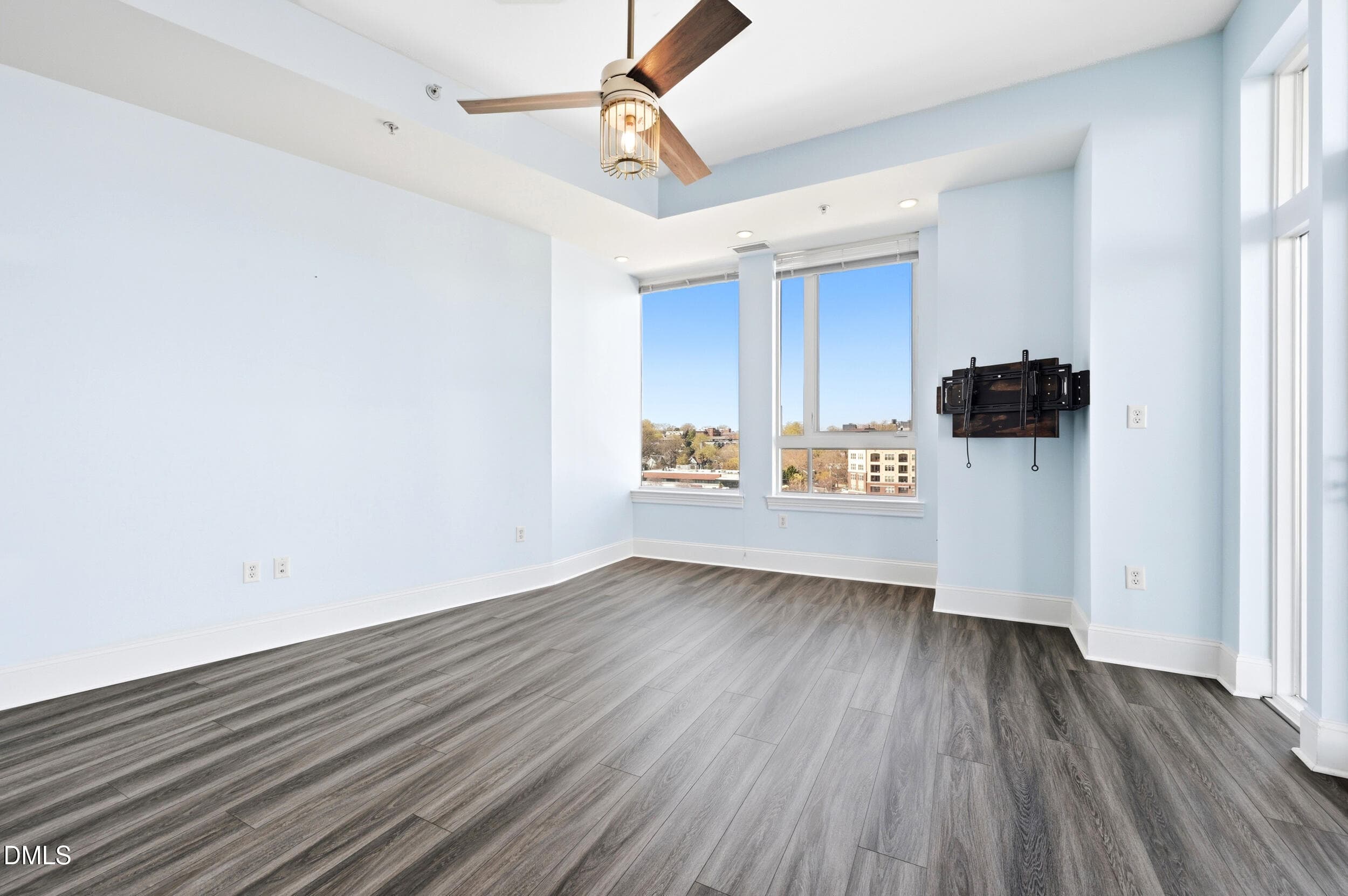 Living room with TV mount - 400 W North Street 810, Raleigh, NC 27603, Raleigh