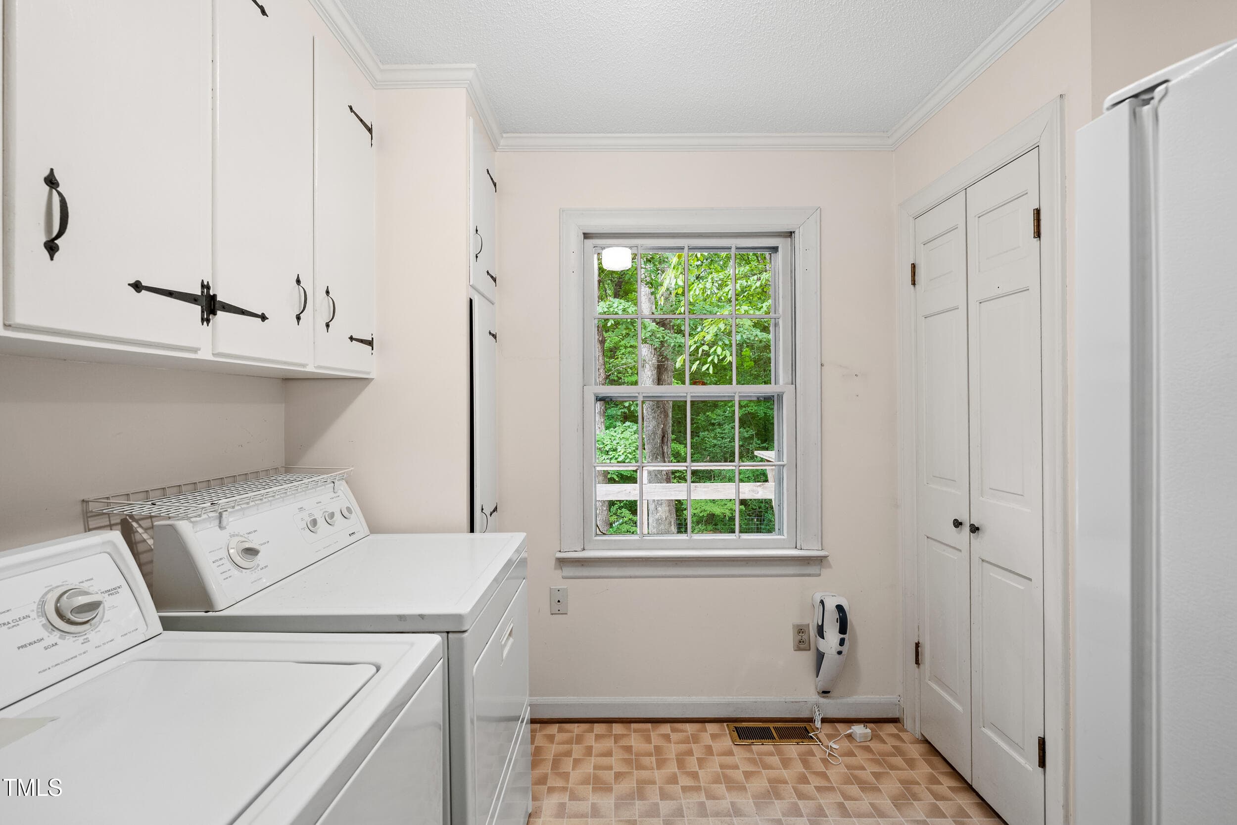 Laundry3 - 3417 Horton Street, Raleigh, NC 27607, Raleigh