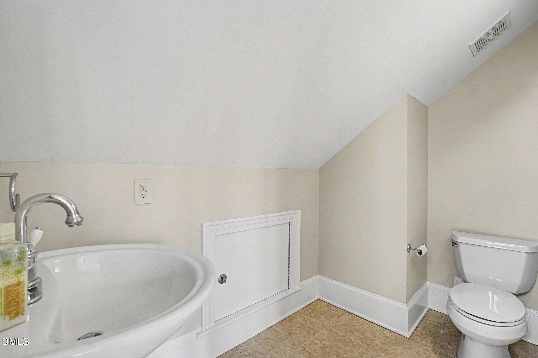 033_file_2909 - 3207 Sussex Road, Raleigh, NC 27607, Raleigh