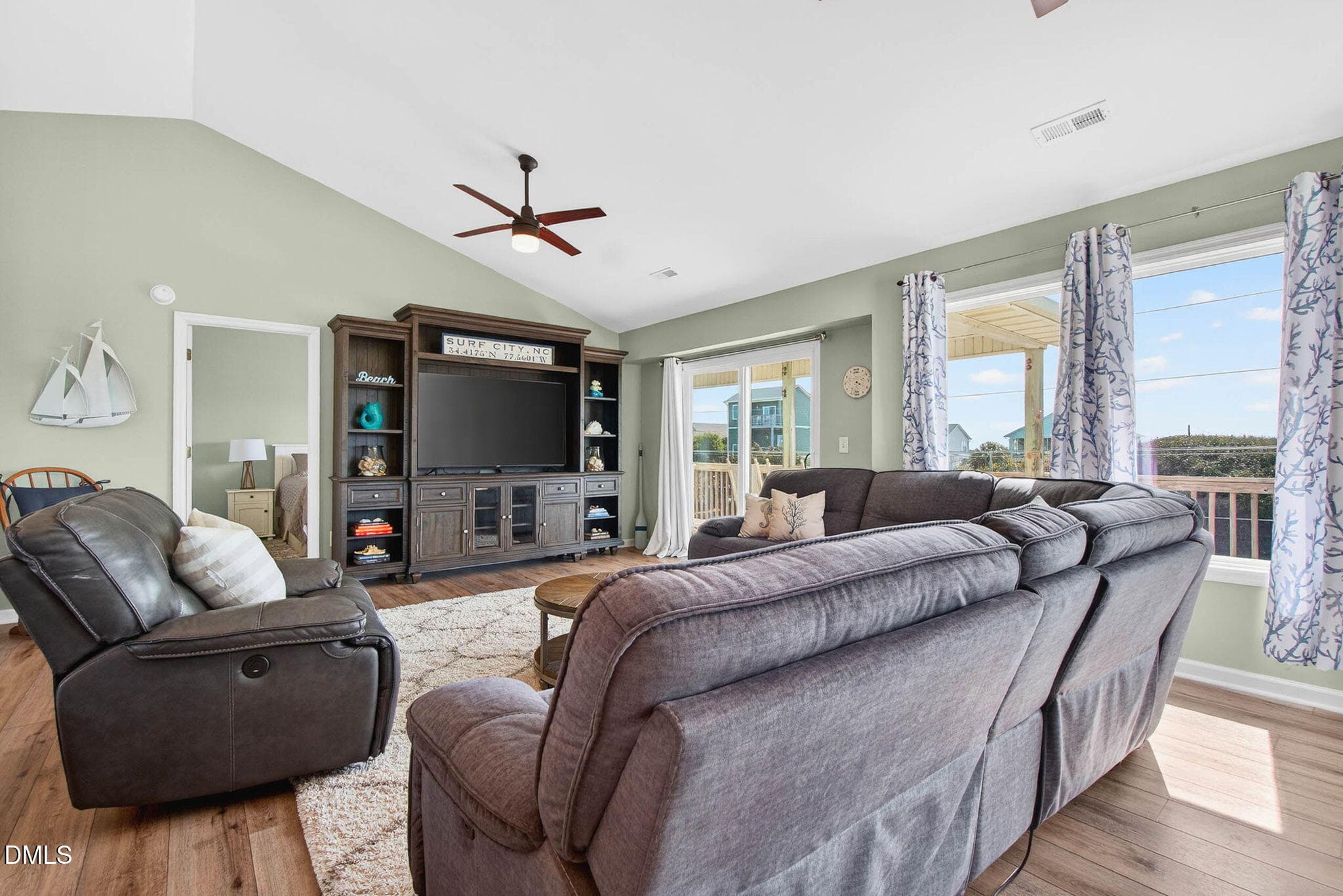 Family Room - 1125 S Topsail Drive, Surf City, NC 28445