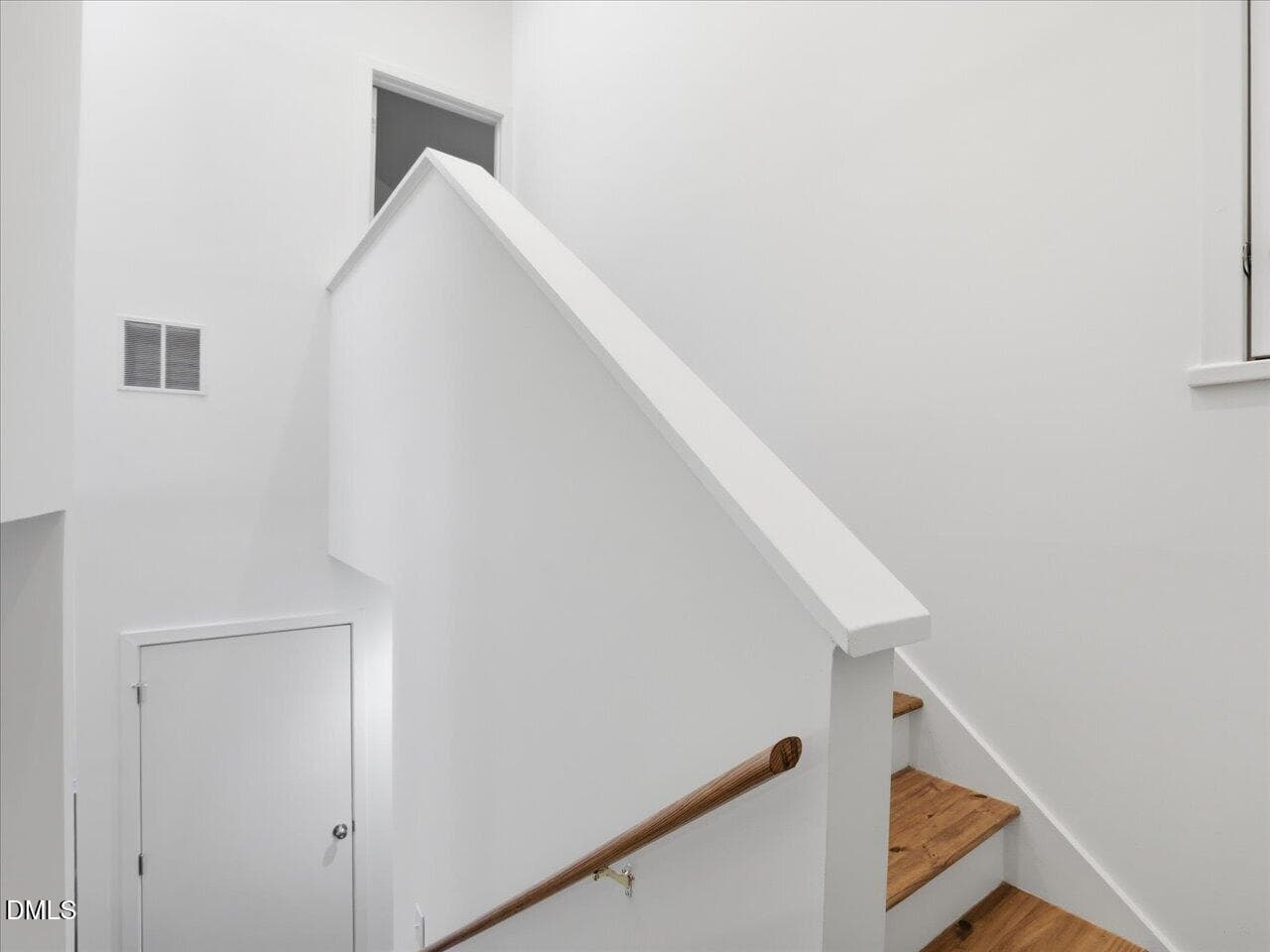 44-Staircase - 13 Vauxhall Place, Chapel Hill, NC 27517, Chapel Hill