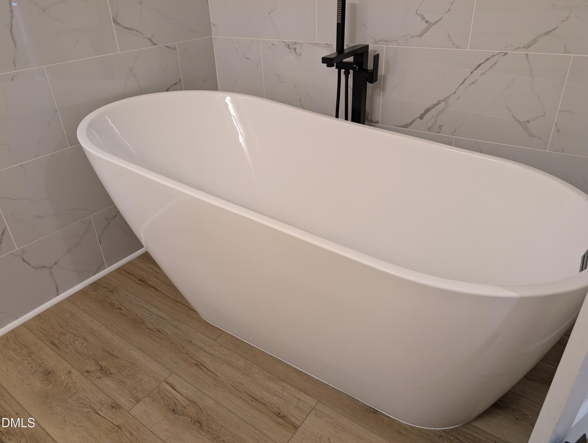 Primary tub - 702 Hillandale Lane, Garner, NC 27529