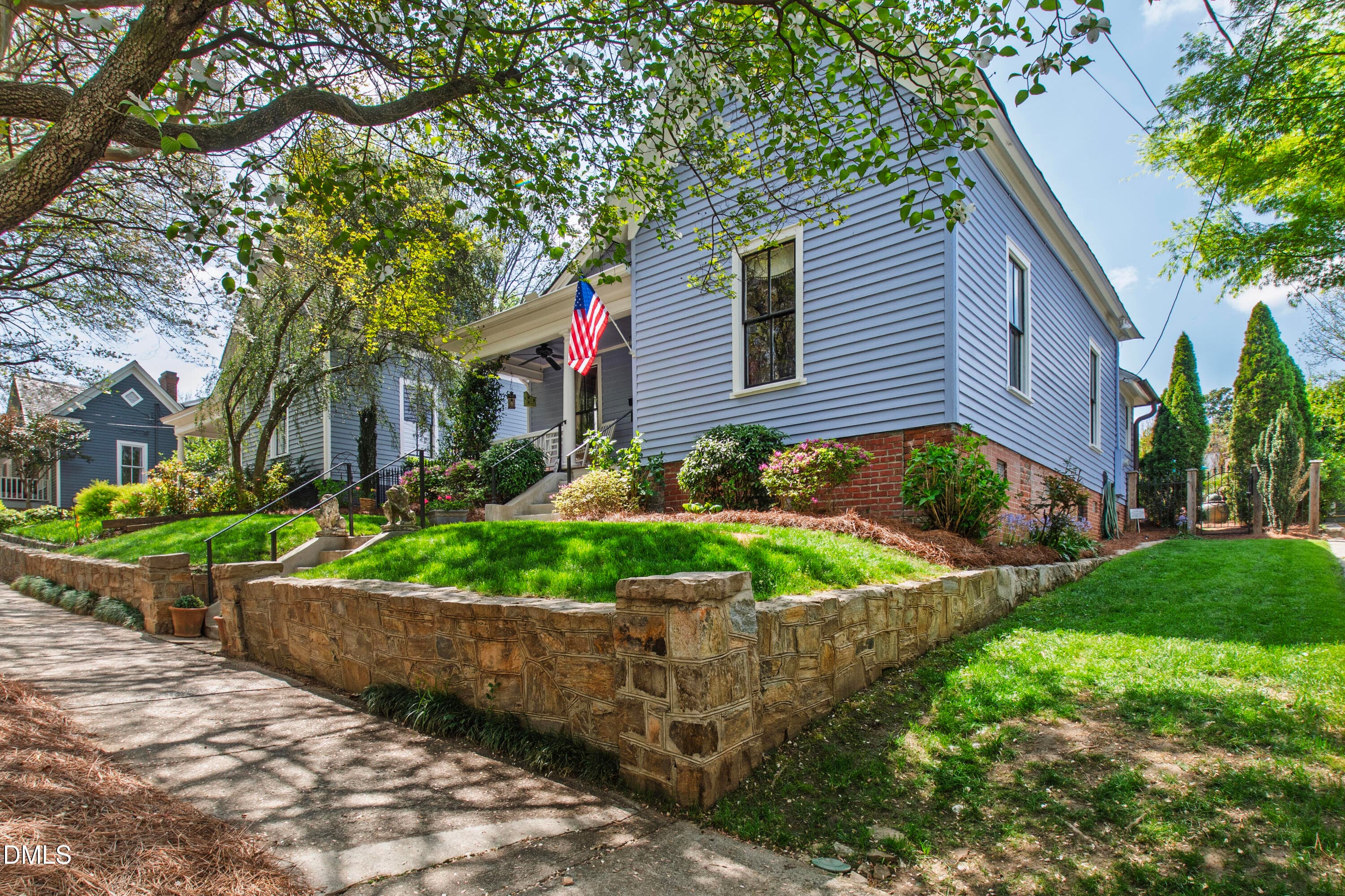 Elm (19) - 225 Elm Street, Raleigh, NC 27601, Raleigh