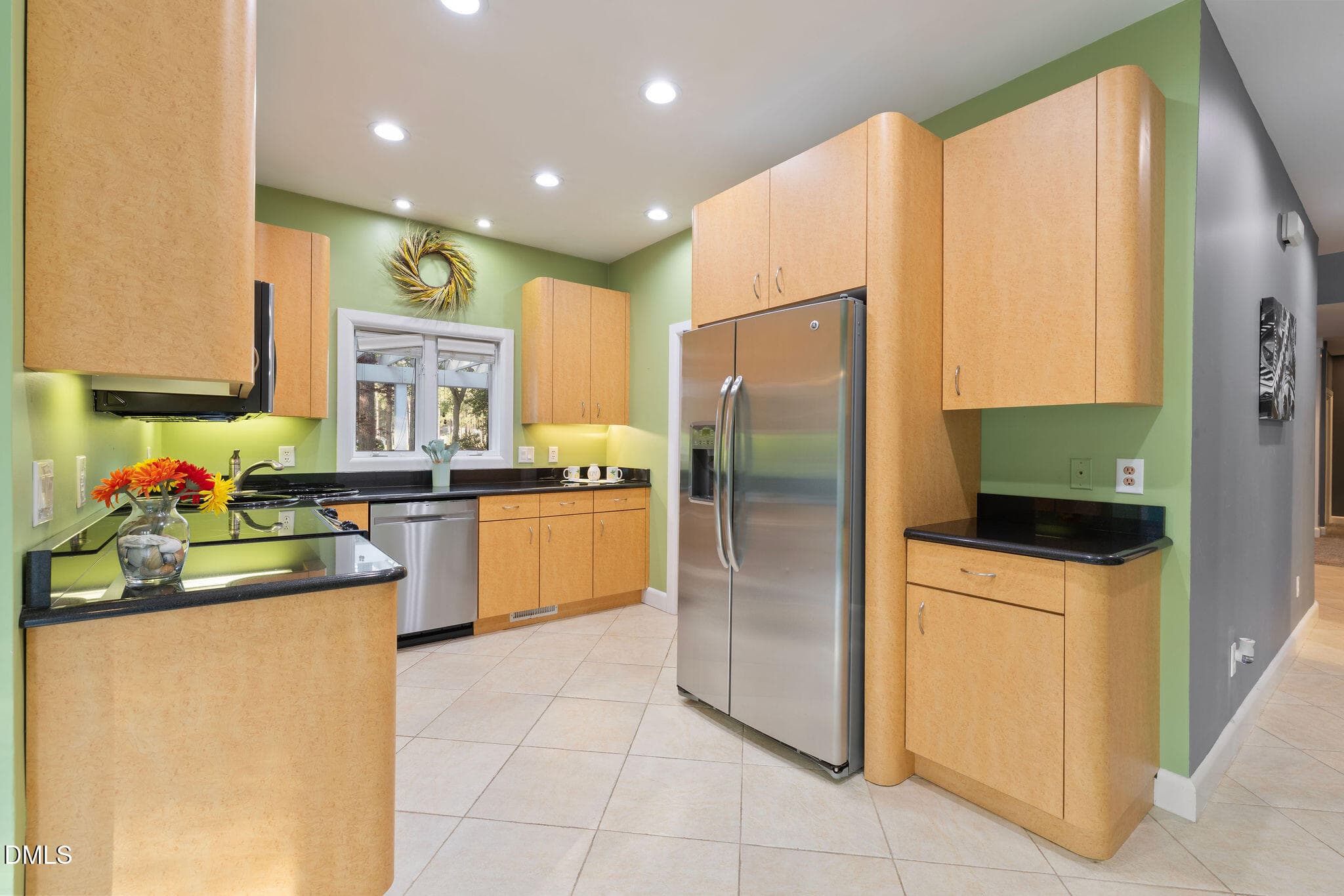Modern cabinets - 5007 Country Club Drive N, Wilson, NC 27896