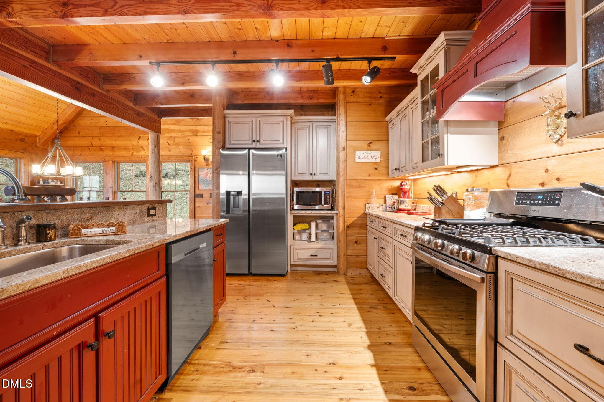 Kitchen - 635 Acorn Nvno, Zionville, NC 28698