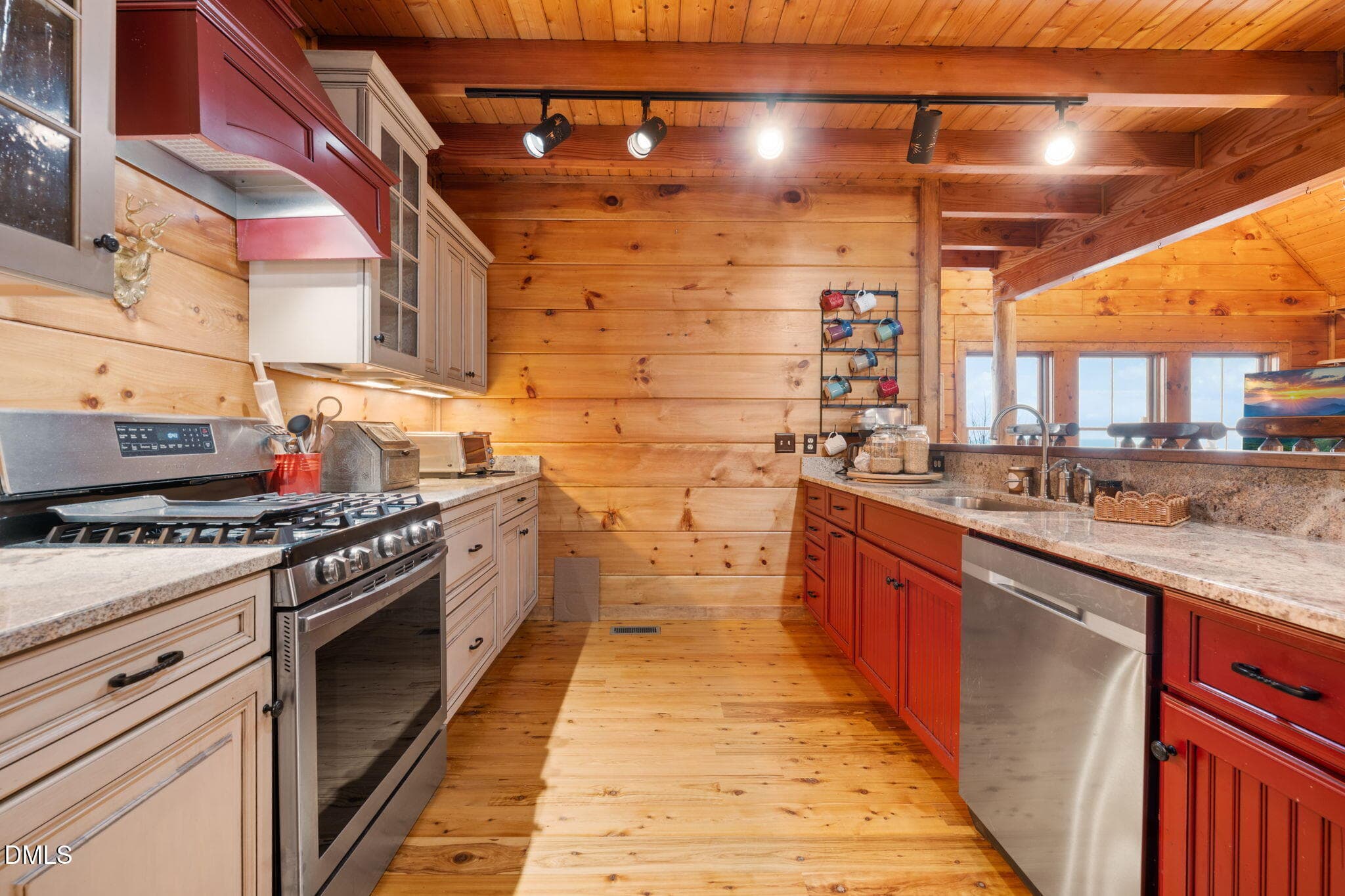 Kitchen - 635 Acorn Nvno, Zionville, NC 28698