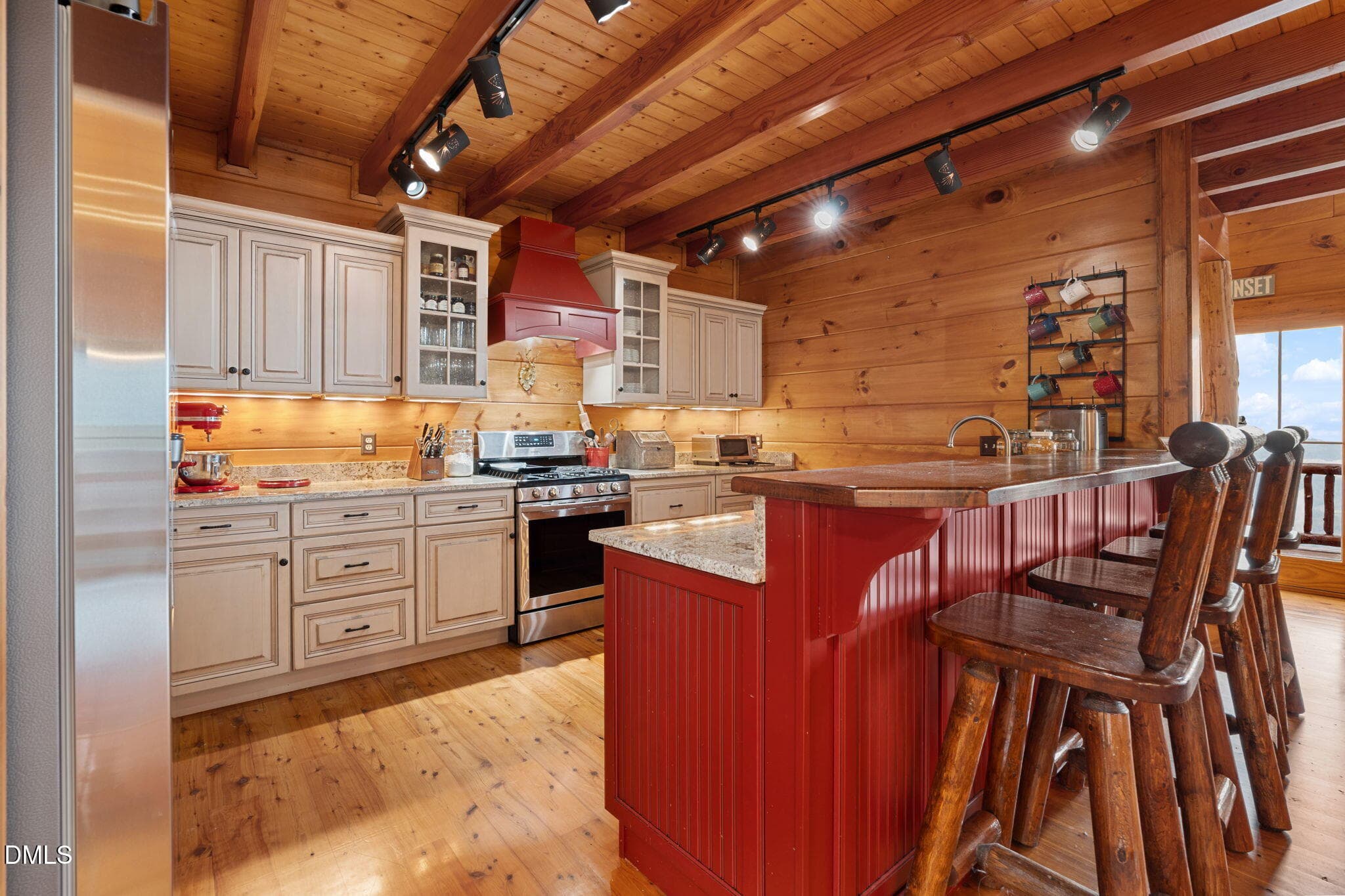 Kitchen/Breakfast Bar - 635 Acorn Nvno, Zionville, NC 28698