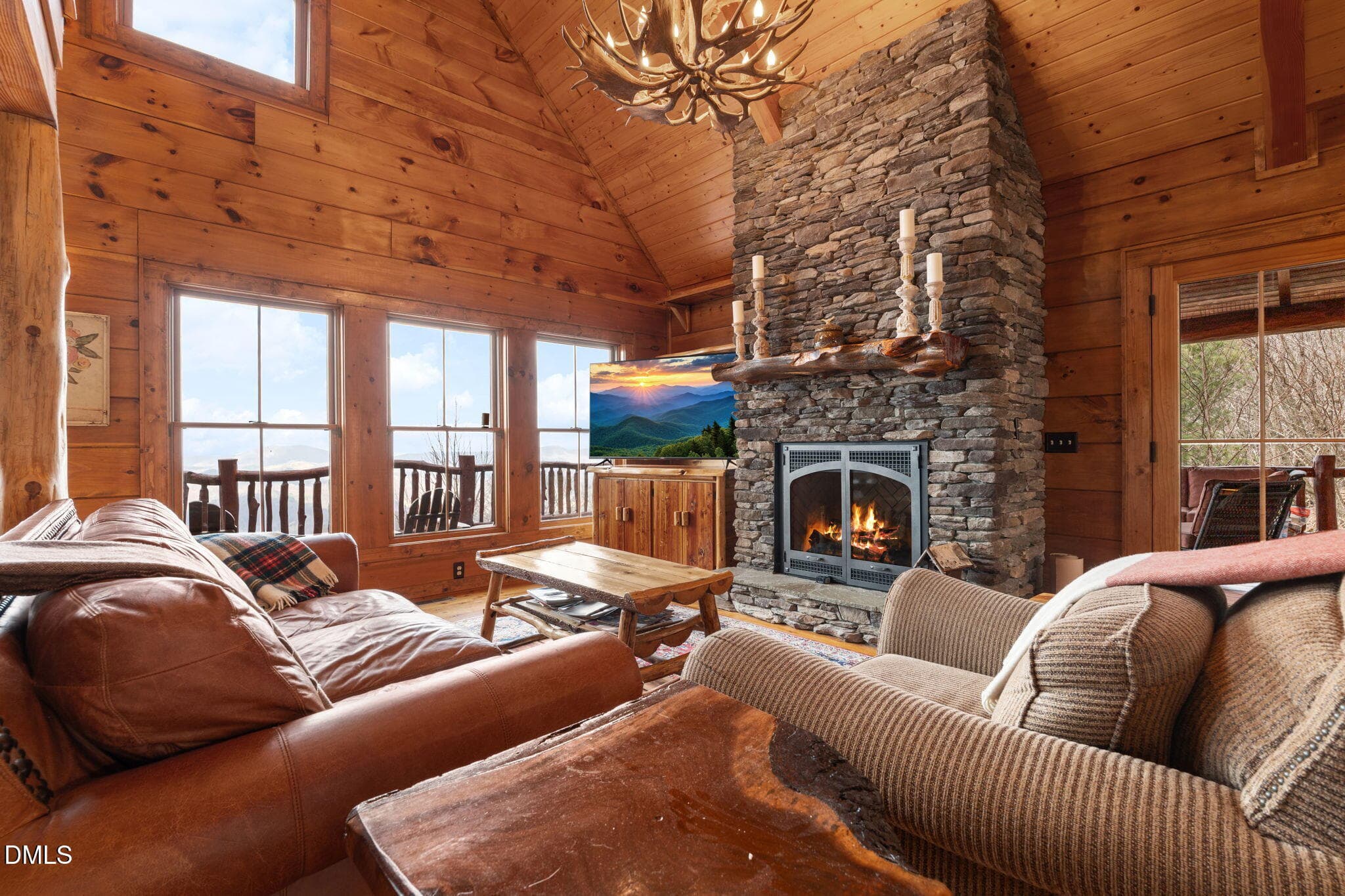Family/Gathering Room - 635 Acorn Nvno, Zionville, NC 28698