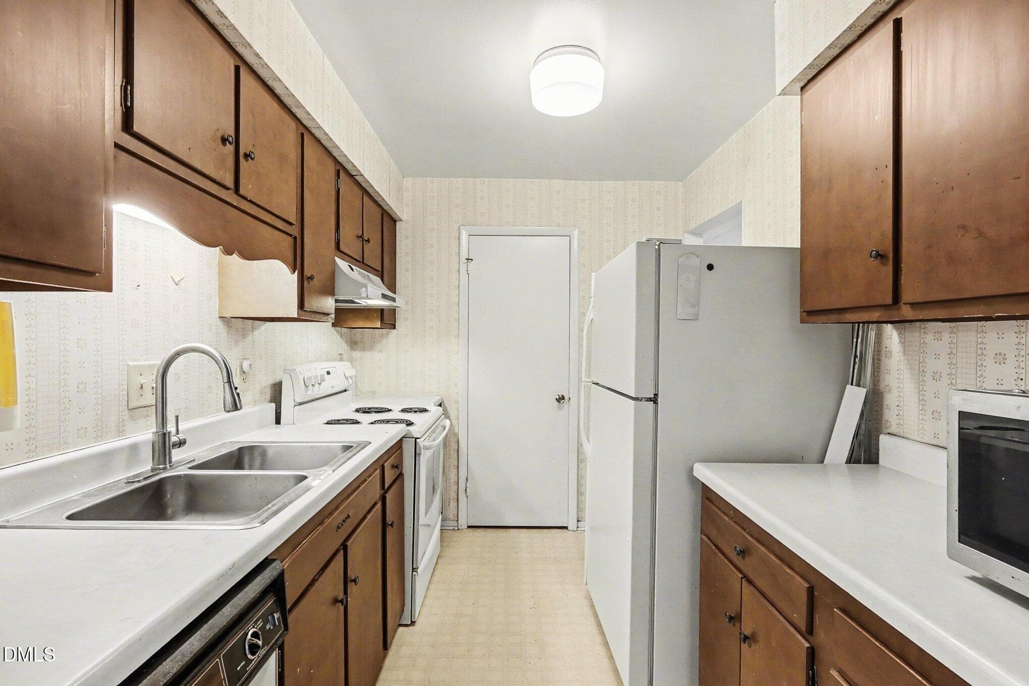 Flow-thru Kitchen - 1014 Sandlin Place G, Raleigh, NC 27606, Raleigh