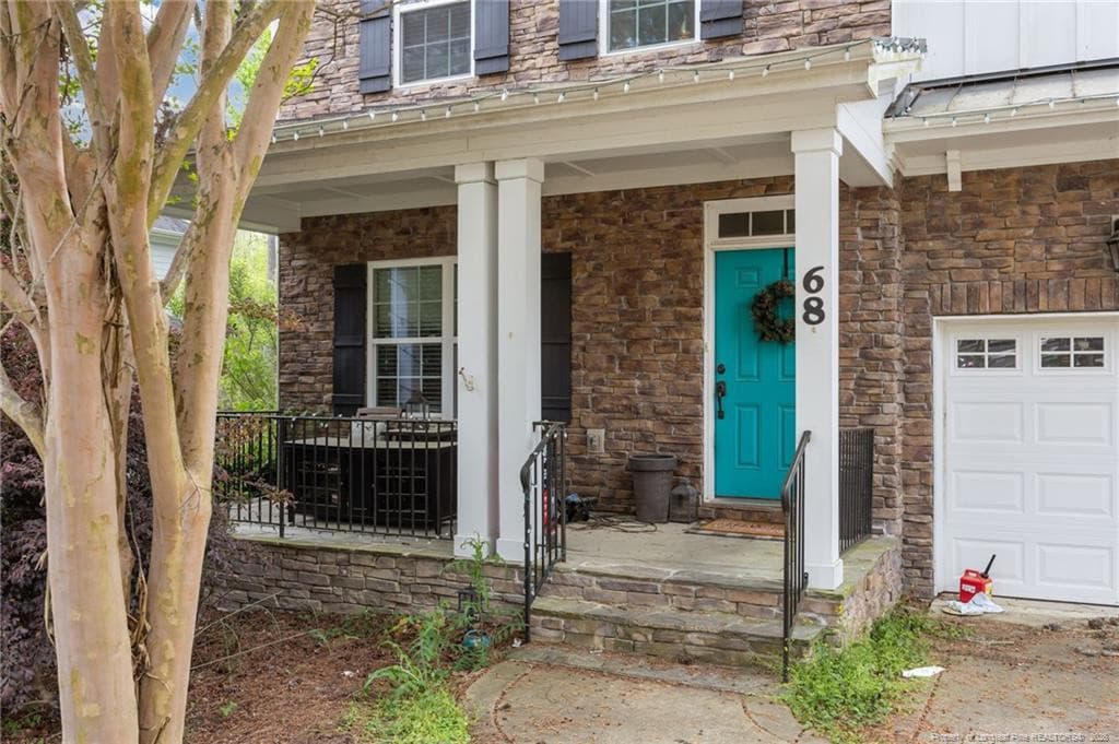 Covered front porch - 68 Heatherspring Way, Spring Lake, NC 28390
