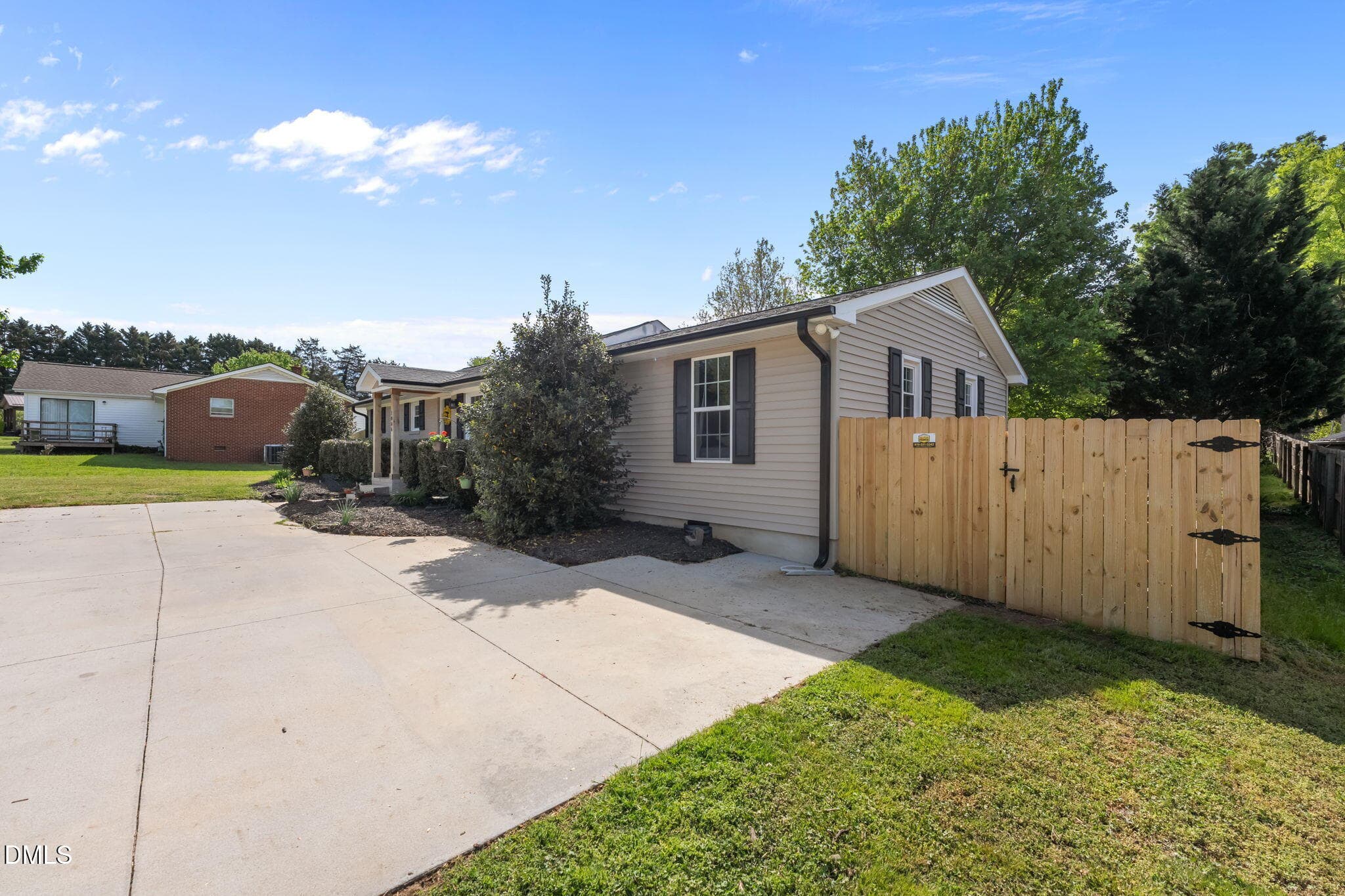 30-web-or-mls-ROB06891 - 1066 S Third Street, Mebane, NC 27302, Mebane