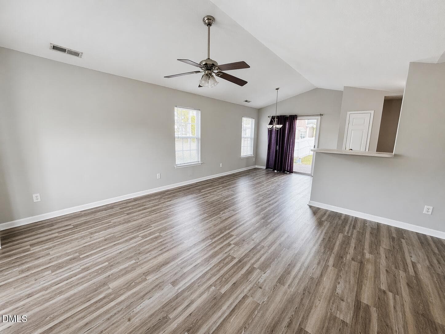 Bright minimalist living space with natu - 5212 Marthonna Way, Raleigh, NC 27616, Raleigh