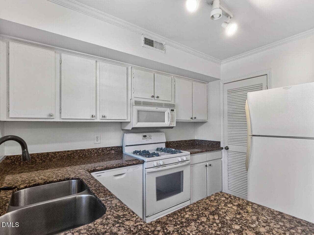 010-1280x960-kitchen - 3749 Jamestown Circle, Raleigh, NC 27609, Raleigh