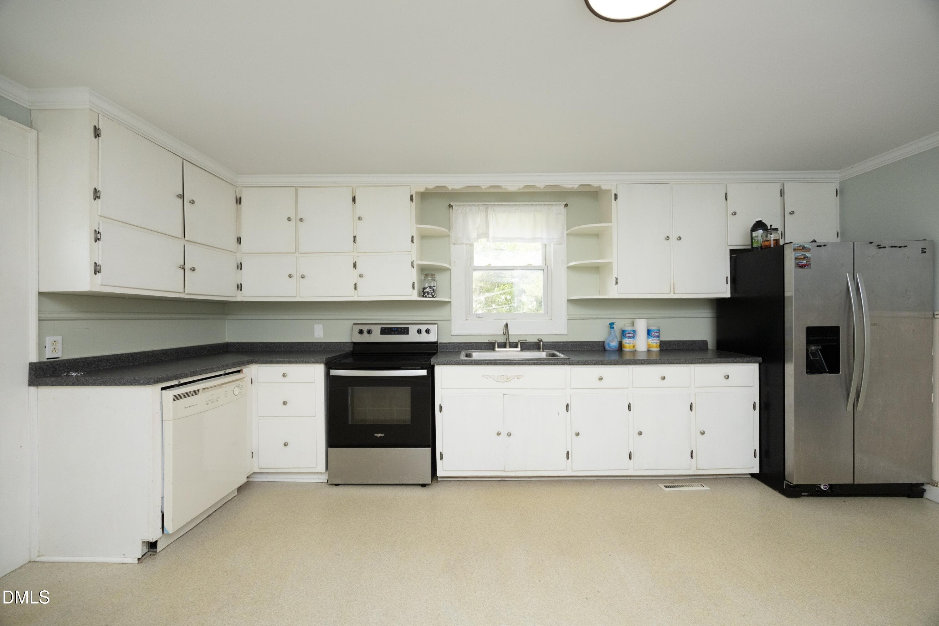 10Kitchen - 3046 Cherokee Drive, Elon, NC 27244