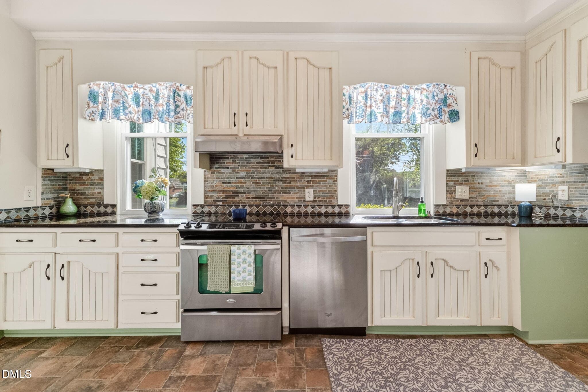 30-web-or-mls-DSC07425 - 301 E Stanley Street, Four Oaks, NC 27524