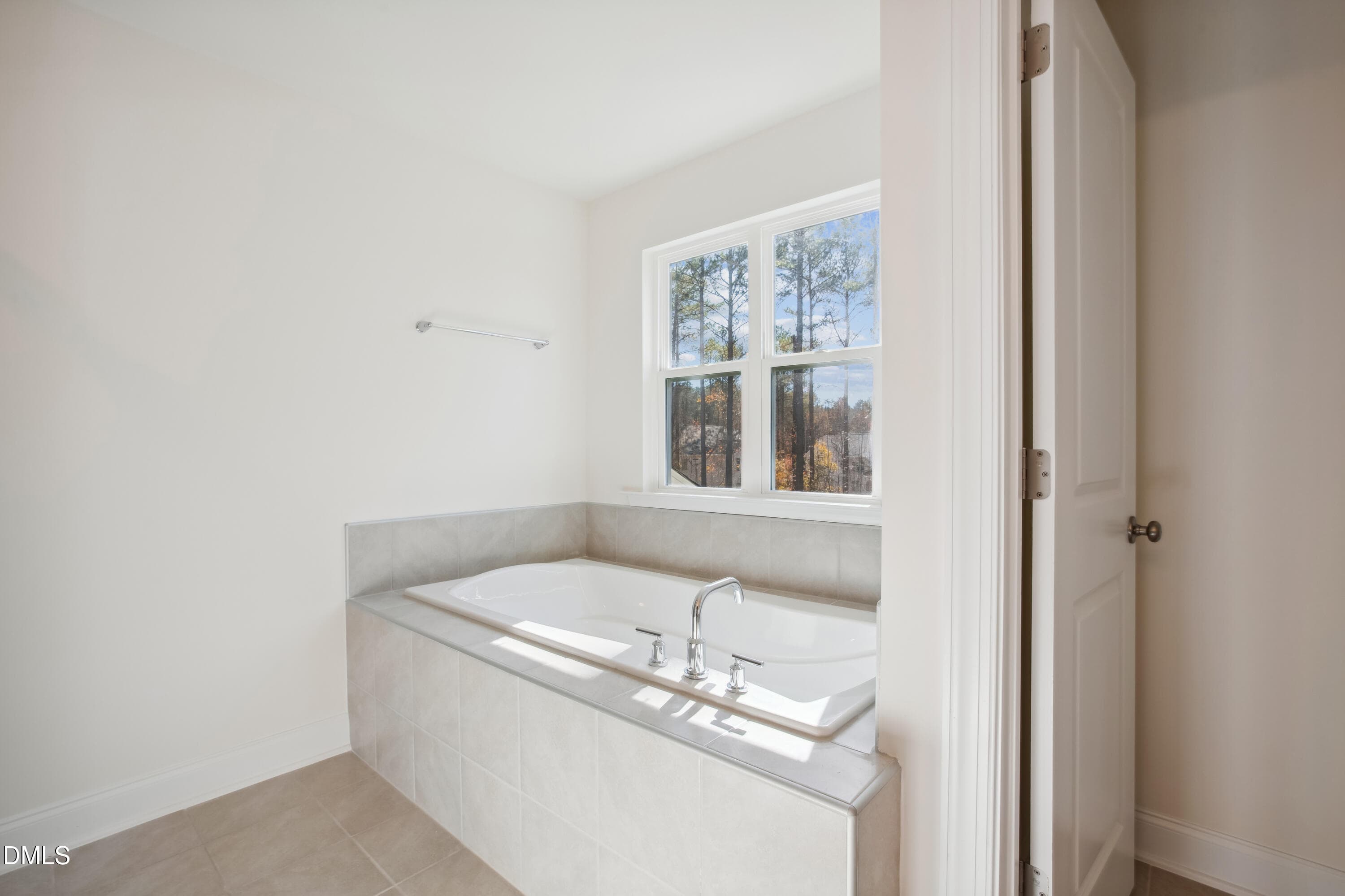 Fontana - BTS 66 - upper level-primary b - 544 Saul Meadow Drive, Zebulon, NC 27597