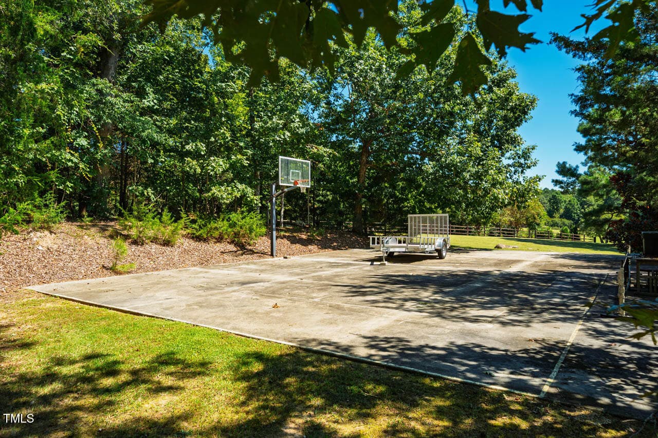 Basketball Court - 1021 Parchemin Trail, Chapel Hill, NC 27516