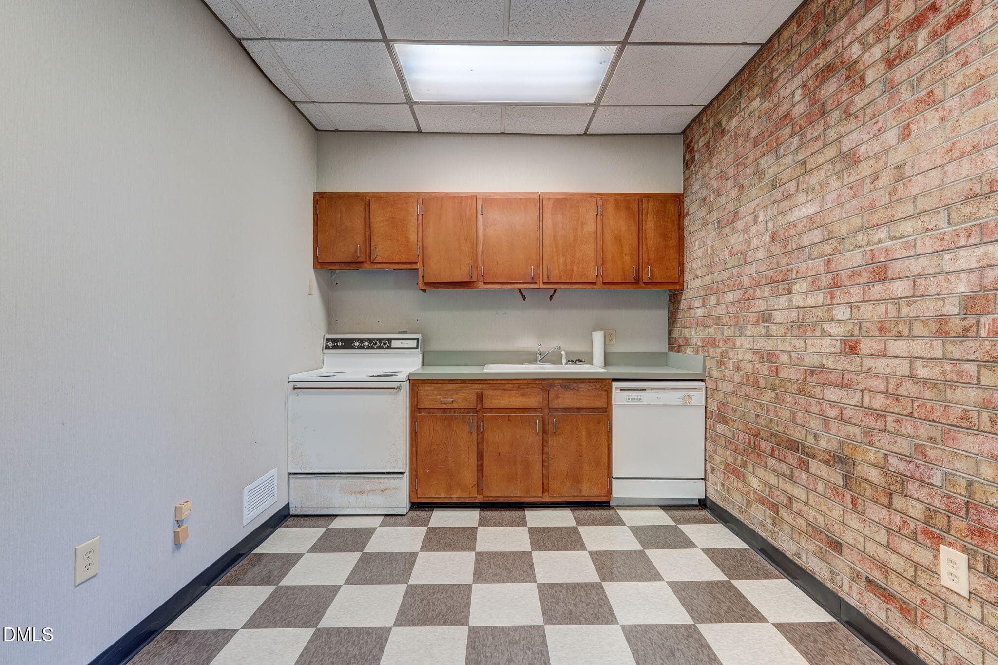 55-web-or-mls-3311 Burlington Rd-58 - 3311 Burlington Road Suite A & B, Greensboro, NC 27405, Greensboro