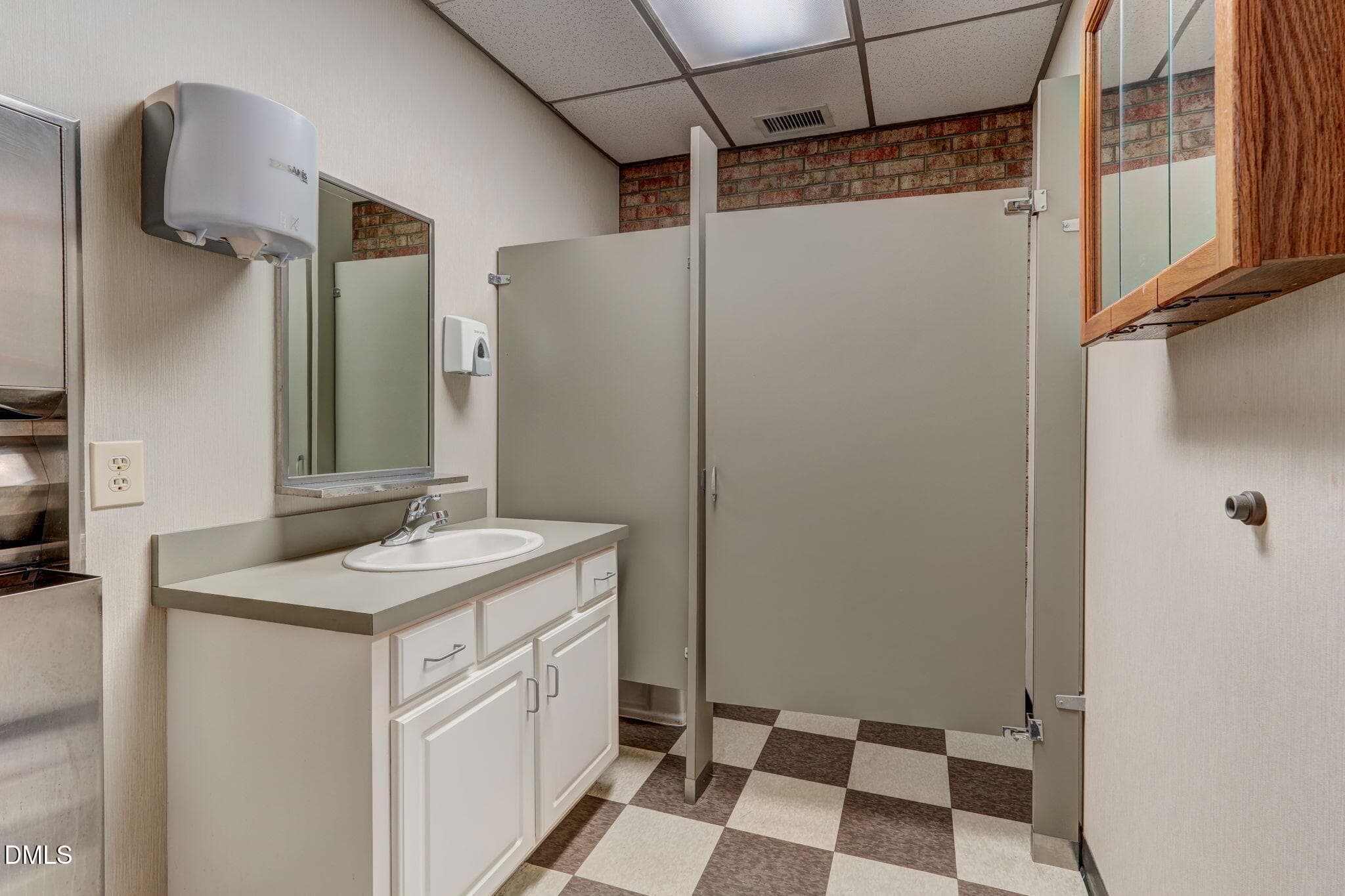 59-web-or-mls-3311 Burlington Rd-62 - 3311 Burlington Road Suite A & B, Greensboro, NC 27405, Greensboro