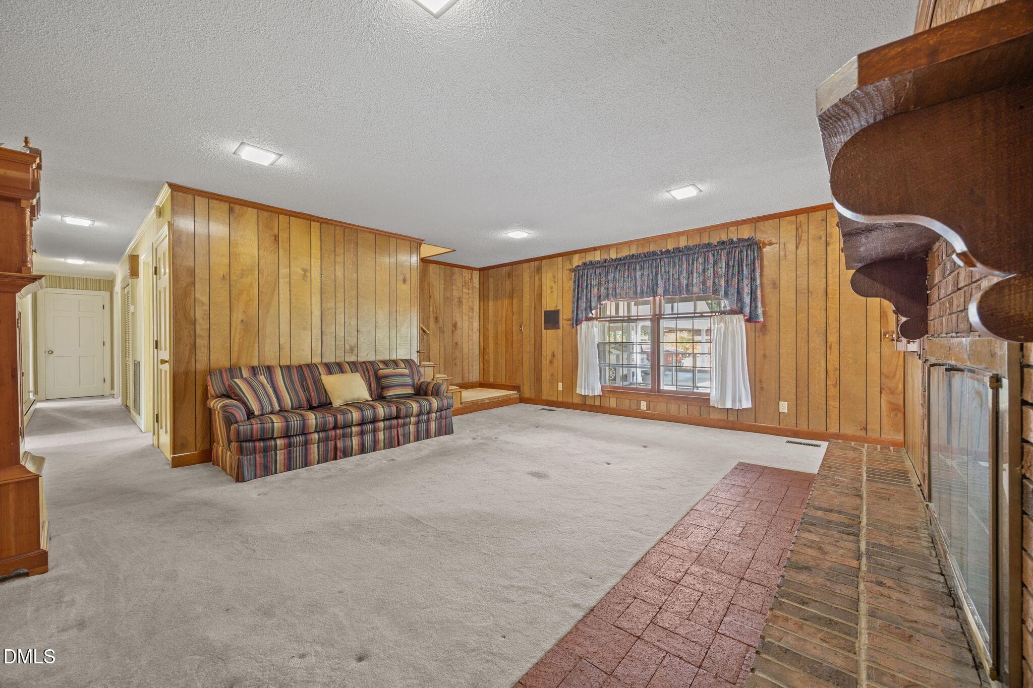 FAMILY ROOM - 85 Oak Street, Lillington, NC 27546