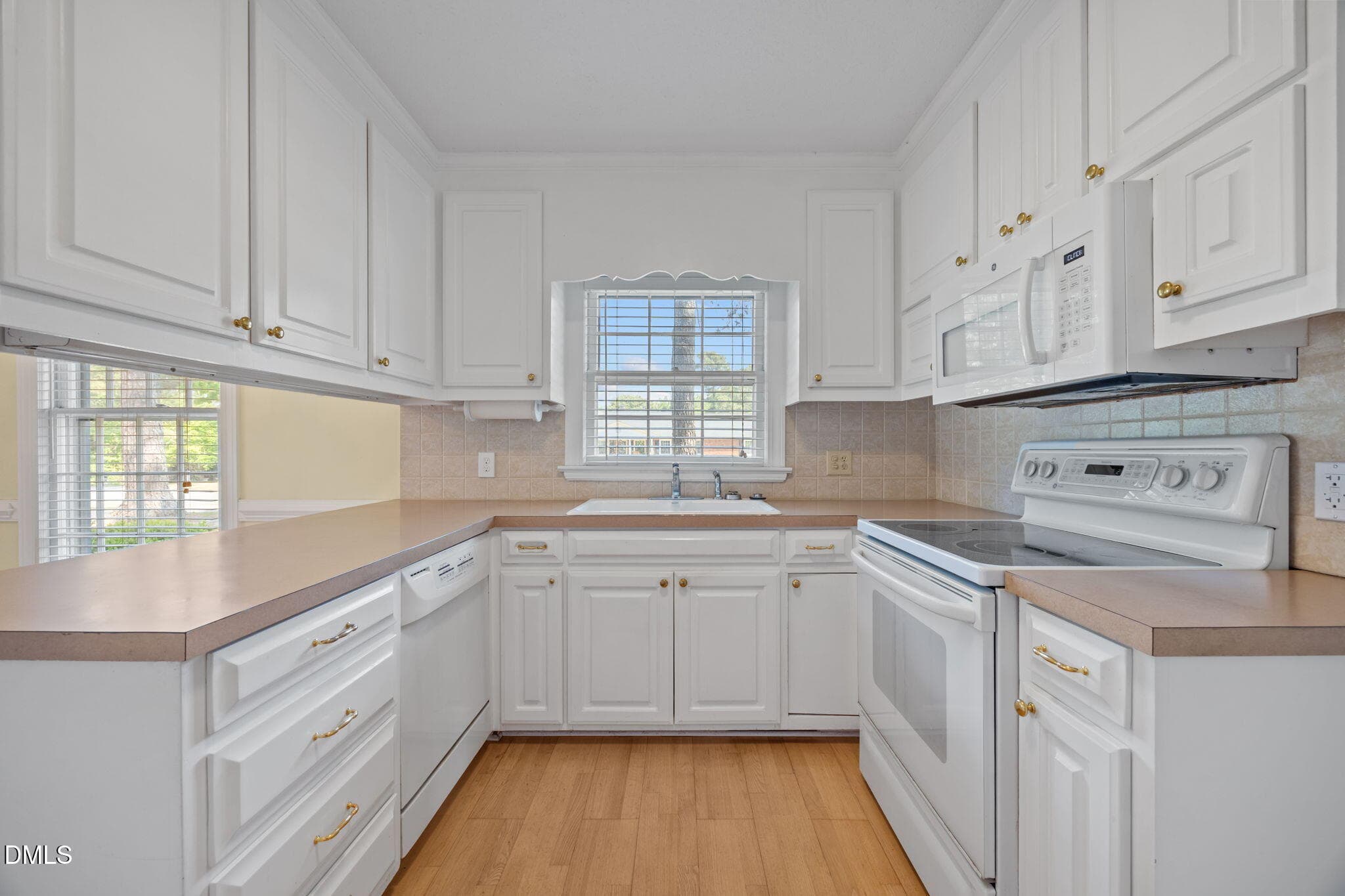 WHITE CABINETS - 85 Oak Street, Lillington, NC 27546