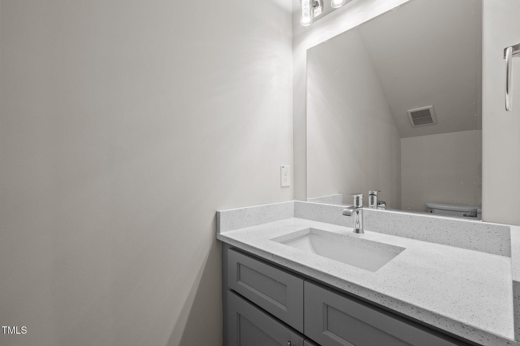 21-web-or-mls-P1078593 - 525 N Hoover Road, Durham, NC 27703, Durham