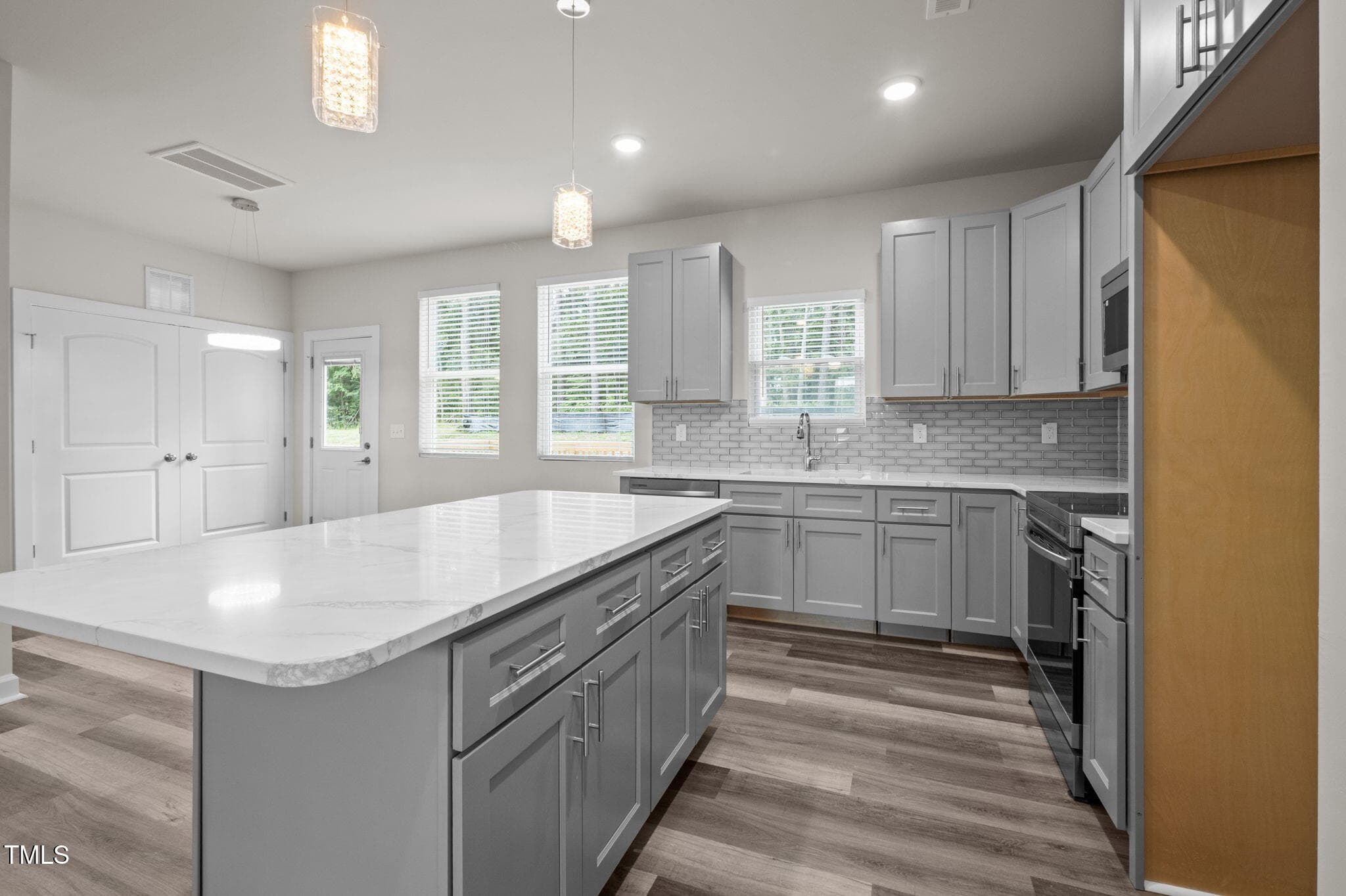 22-web-or-mls-P1078611 - 525 N Hoover Road, Durham, NC 27703, Durham