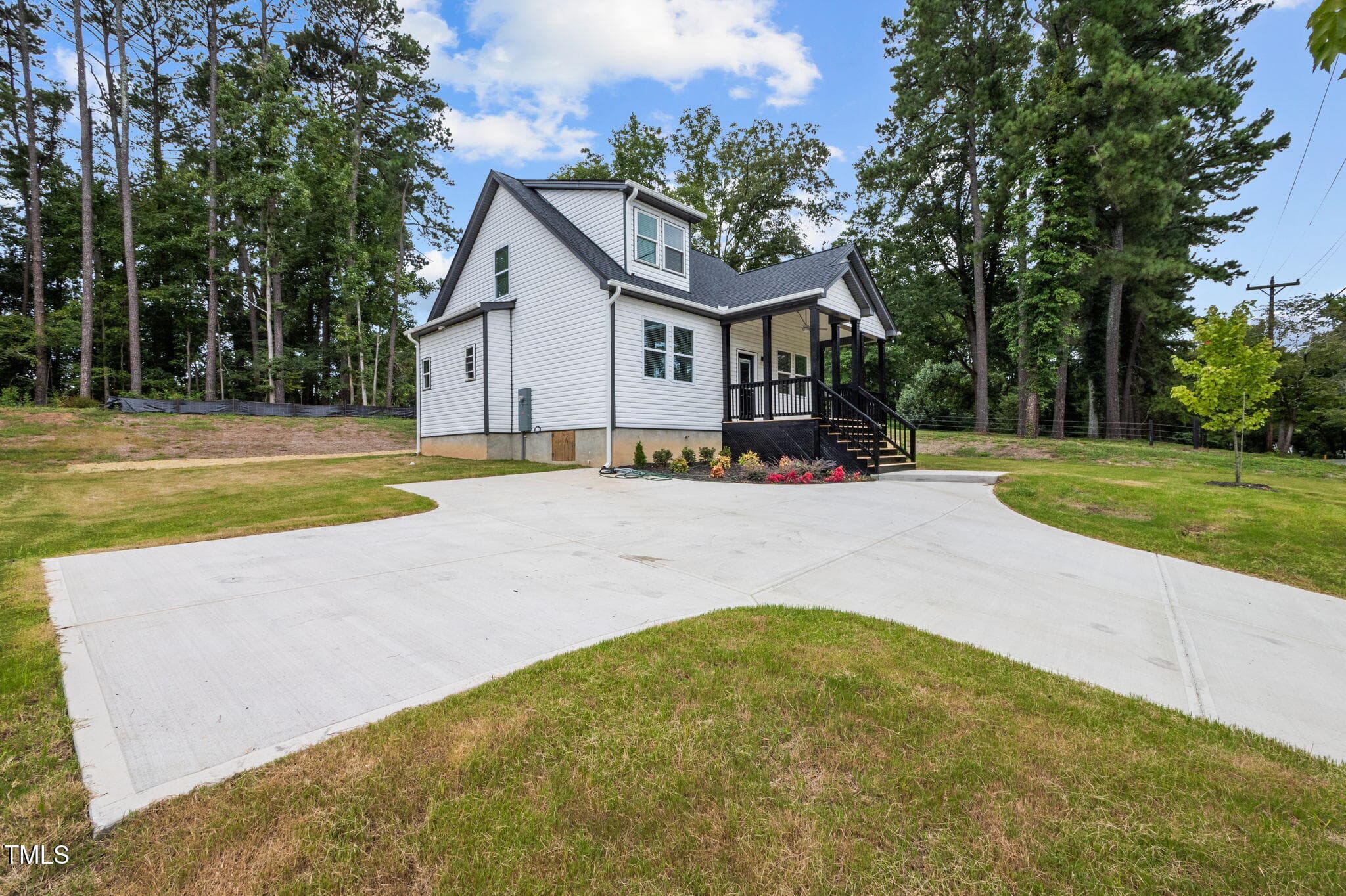 31-web-or-mls-P1078638 - 525 N Hoover Road, Durham, NC 27703, Durham
