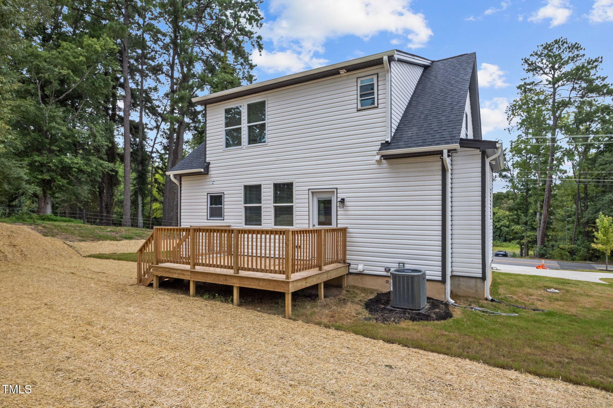 33-web-or-mls-P1078642 - 525 N Hoover Road, Durham, NC 27703, Durham
