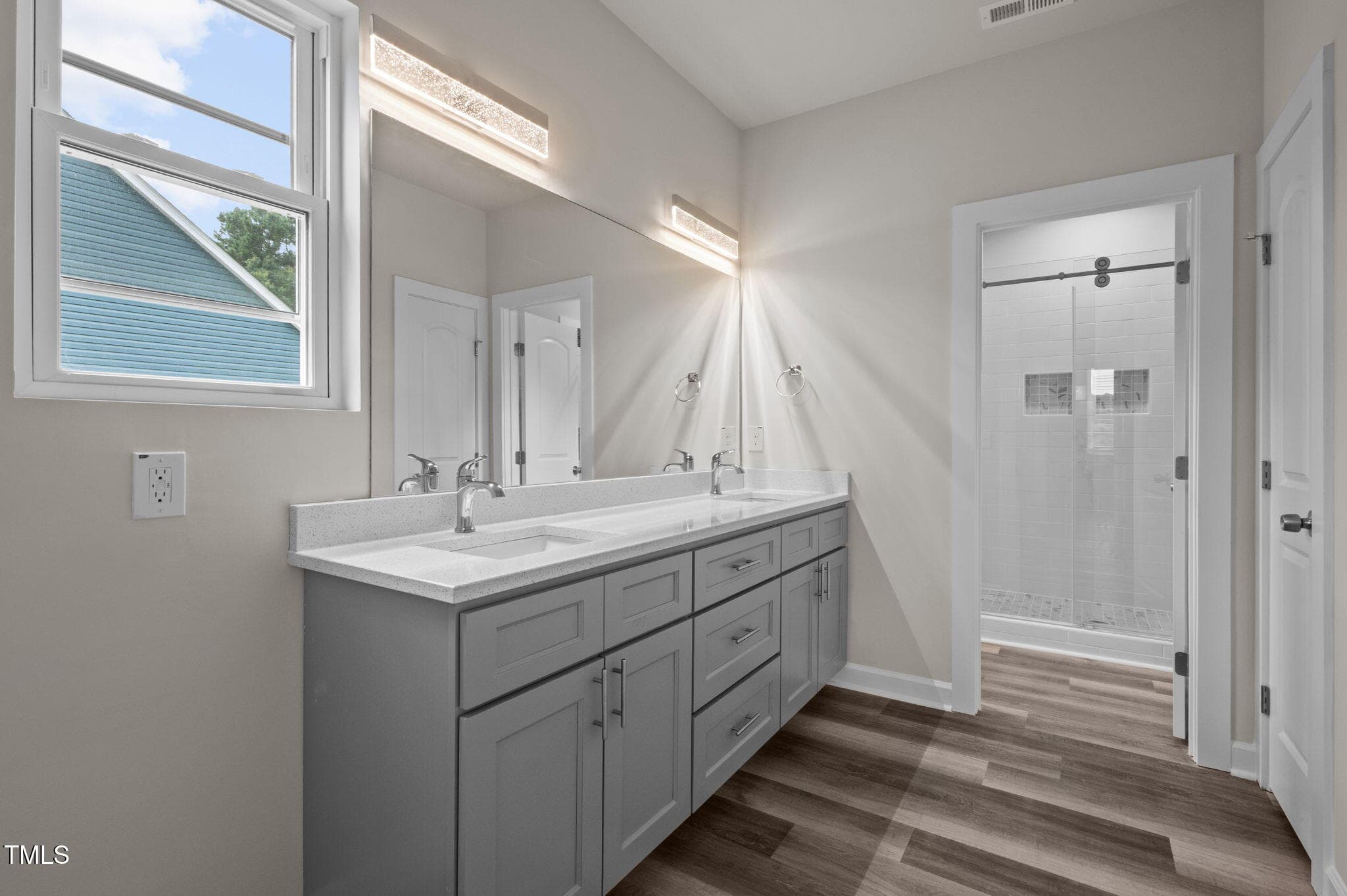 45-web-or-mls-P1078584_1 - 525 N Hoover Road, Durham, NC 27703, Durham