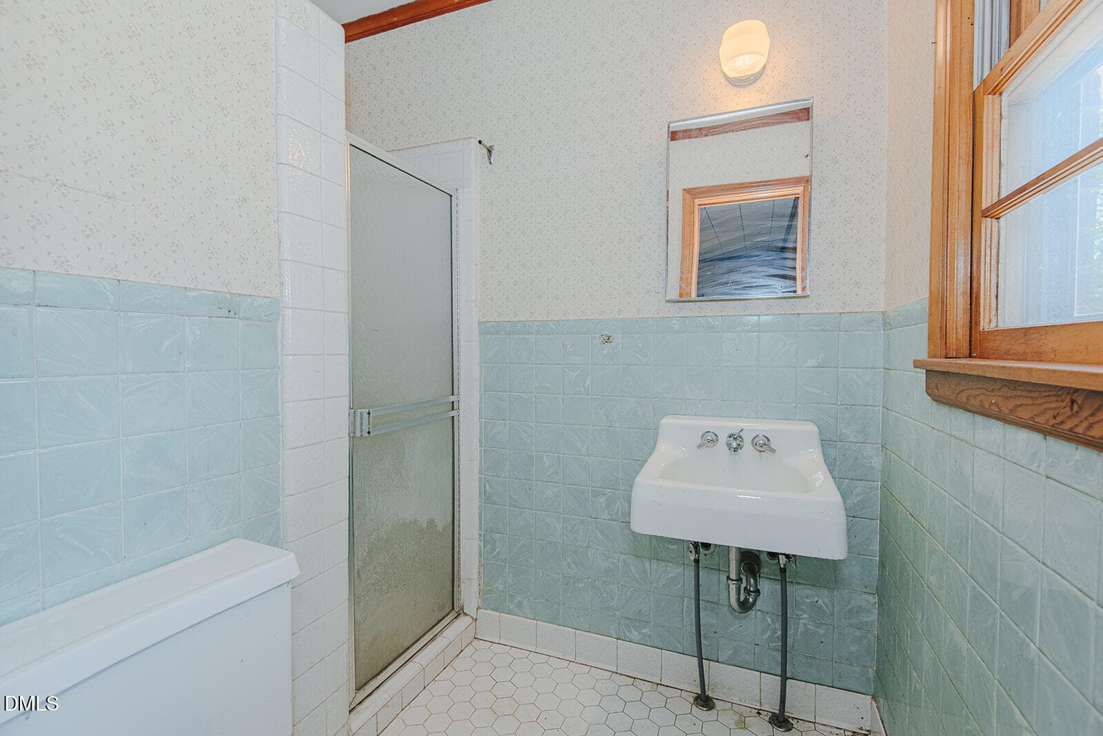 1100fifthinlawbath - 1100 S Fifth Street, Mebane, NC 27302