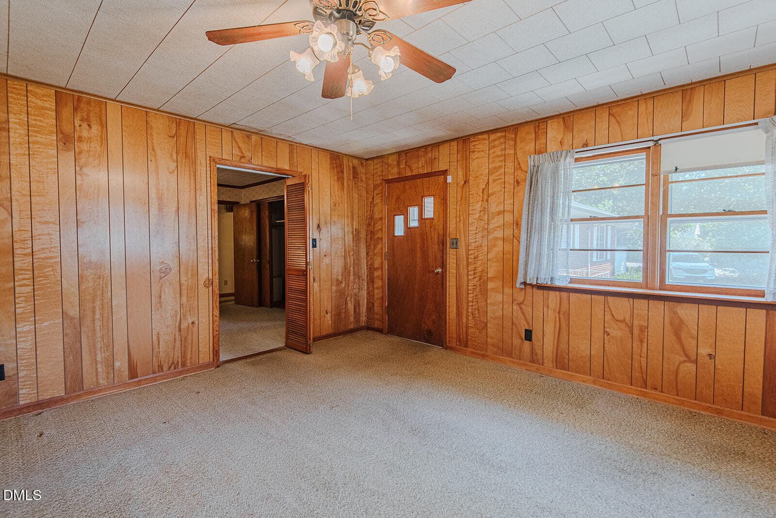1100fifthlivingpartofinlawsuite - 1100 S Fifth Street, Mebane, NC 27302
