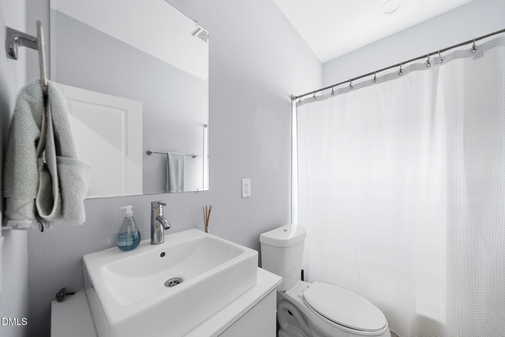 1310guestbath - 1310 S East Street, Raleigh, NC 27601, Raleigh