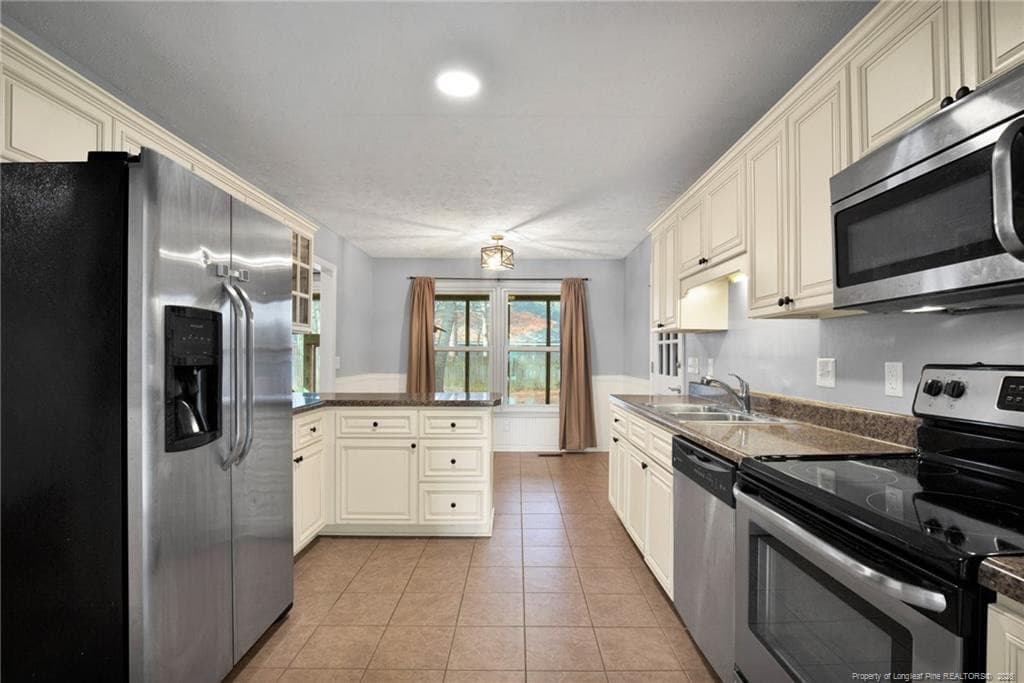 Photo 10 - 7030 Trevor Lane, Fayetteville, NC 28314, Fayetteville