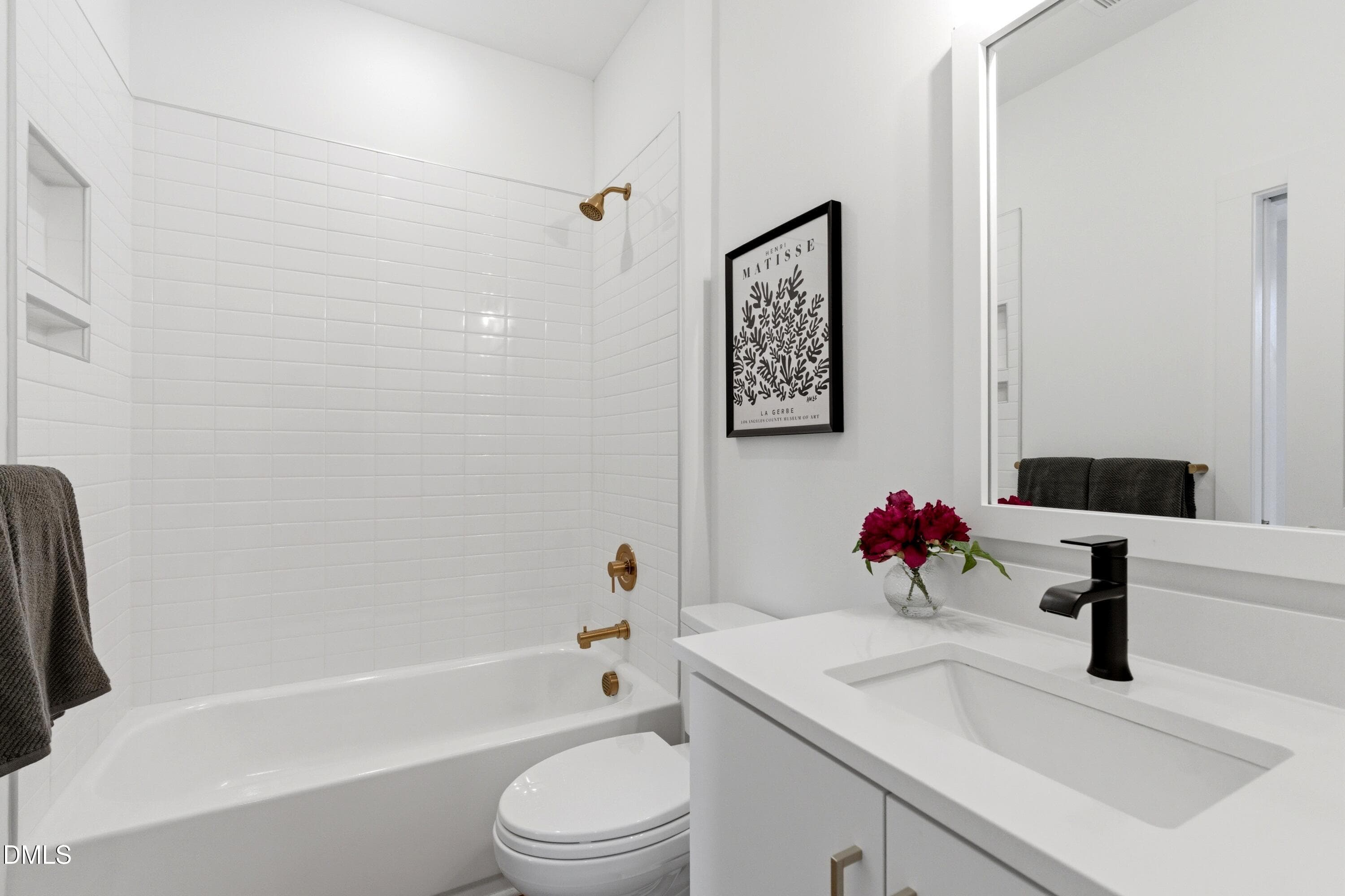 Secondary Bathroom Suite - 710 W North Street 102, Raleigh, NC 27603, Raleigh