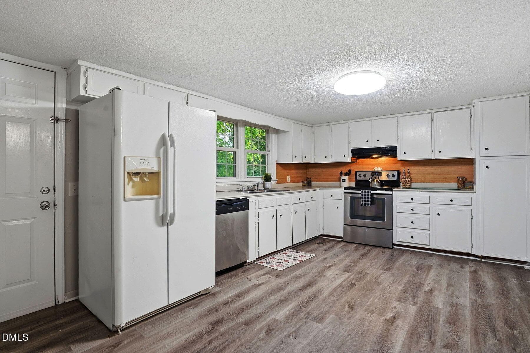 Kitchen - 204 W Hill Street, Benson, NC 27504