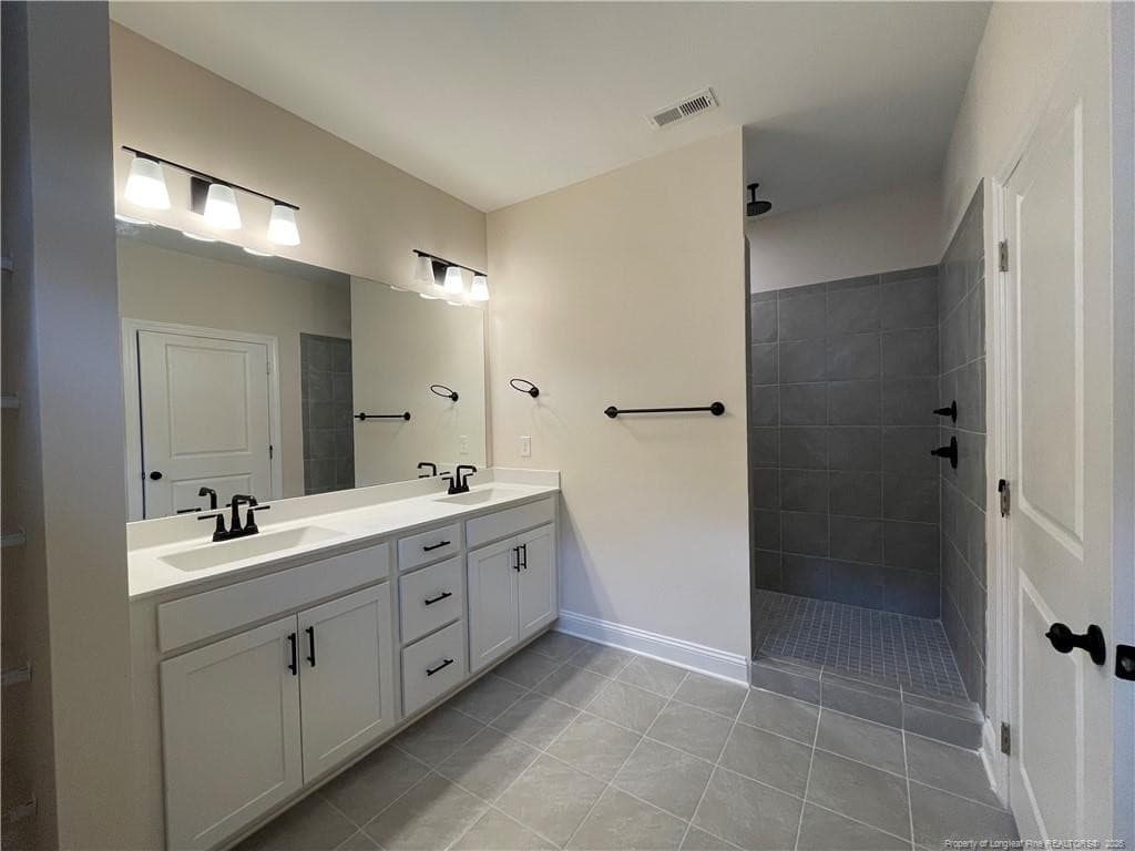 Photo 6 - 220 Gallery Drive 204, Spring Lake, NC 28390