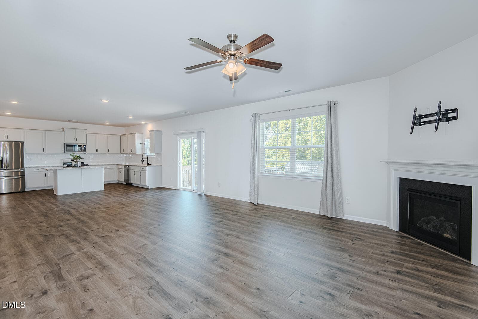 Open Concept - 2009 Summer Walk Drive, Mebane, NC 27302