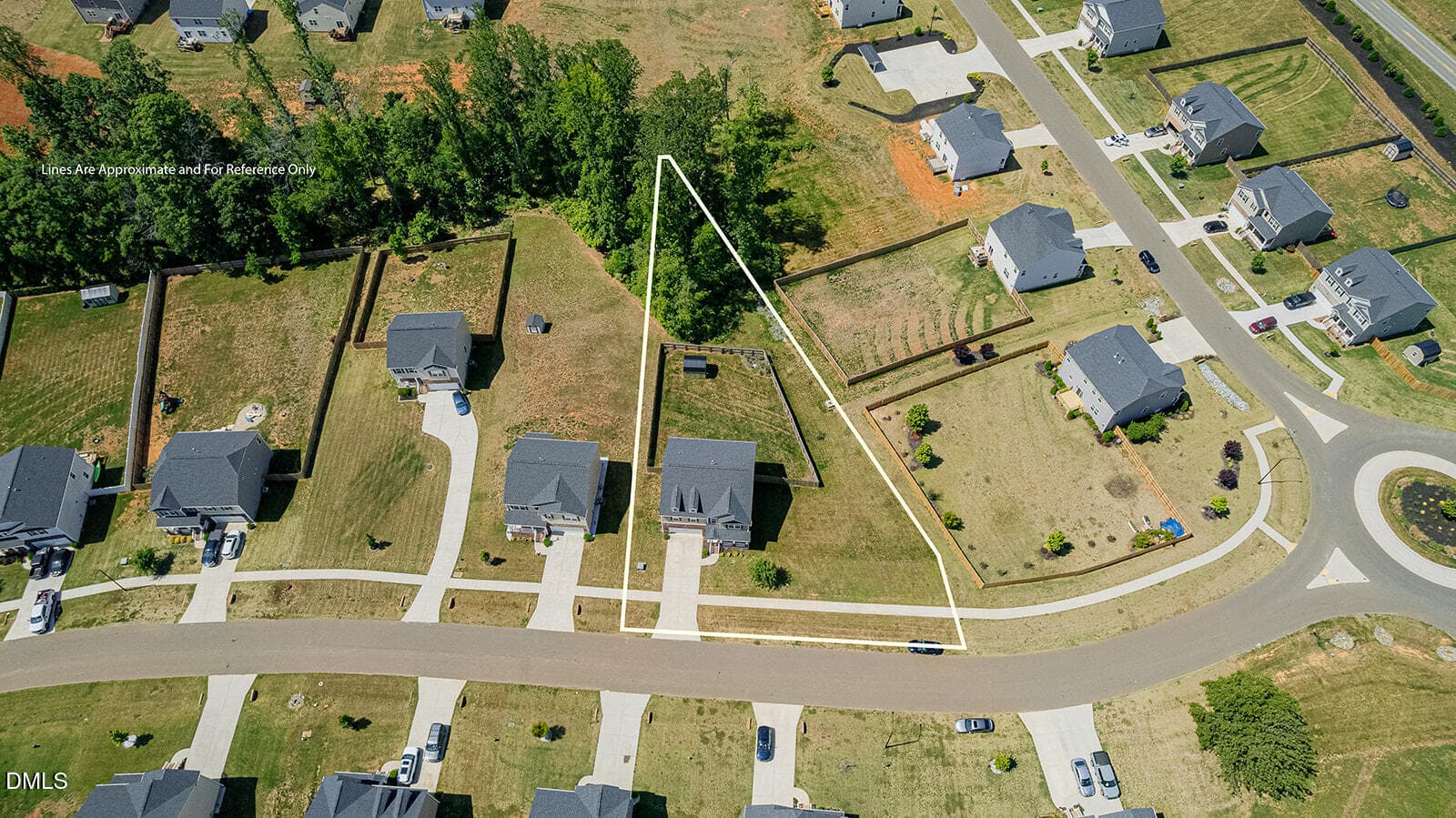 Approximate lot lines - 2009 Summer Walk Drive, Mebane, NC 27302
