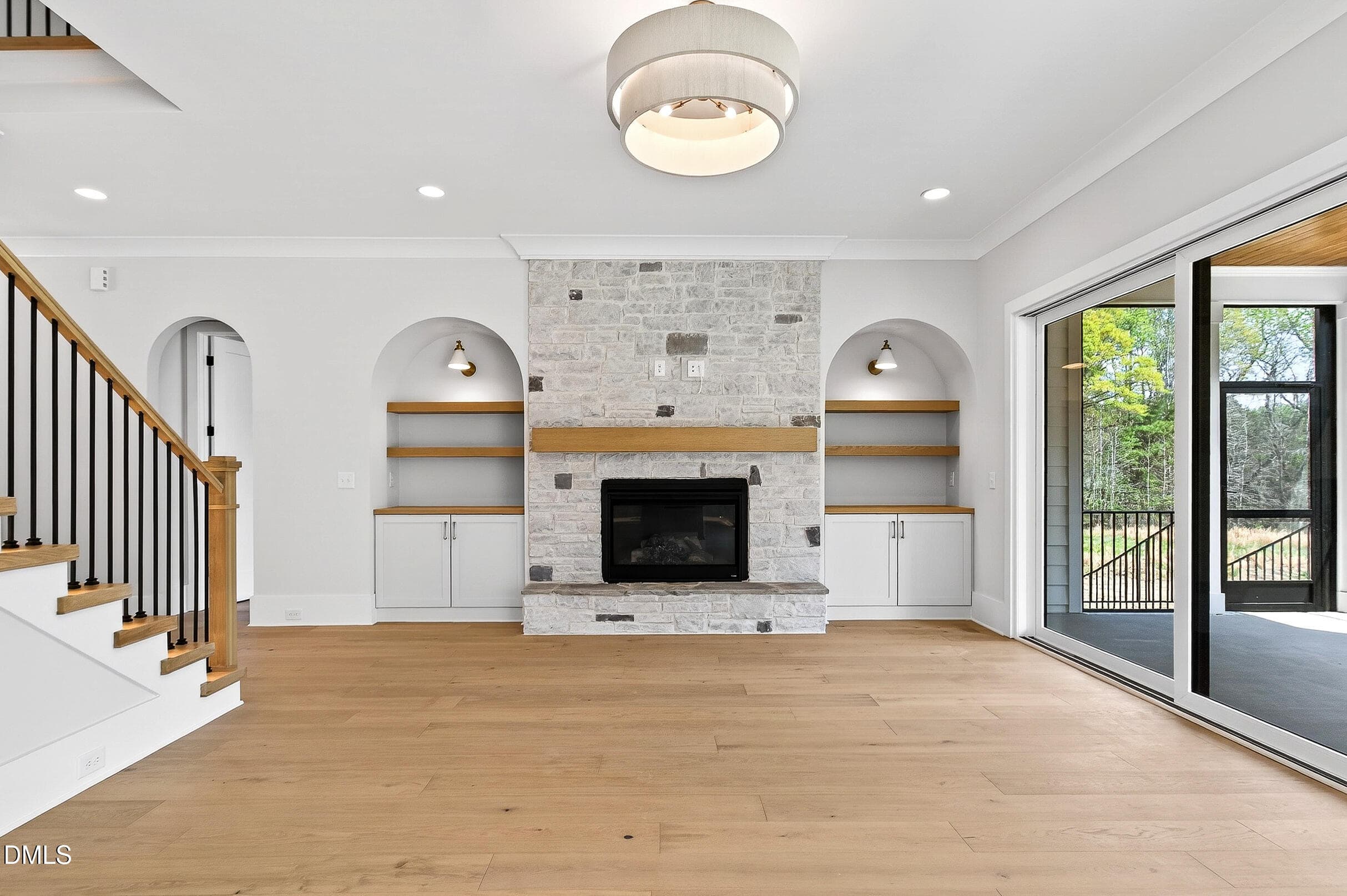 Carriage (82) - 688 Lynch Road, Selma, NC 27576