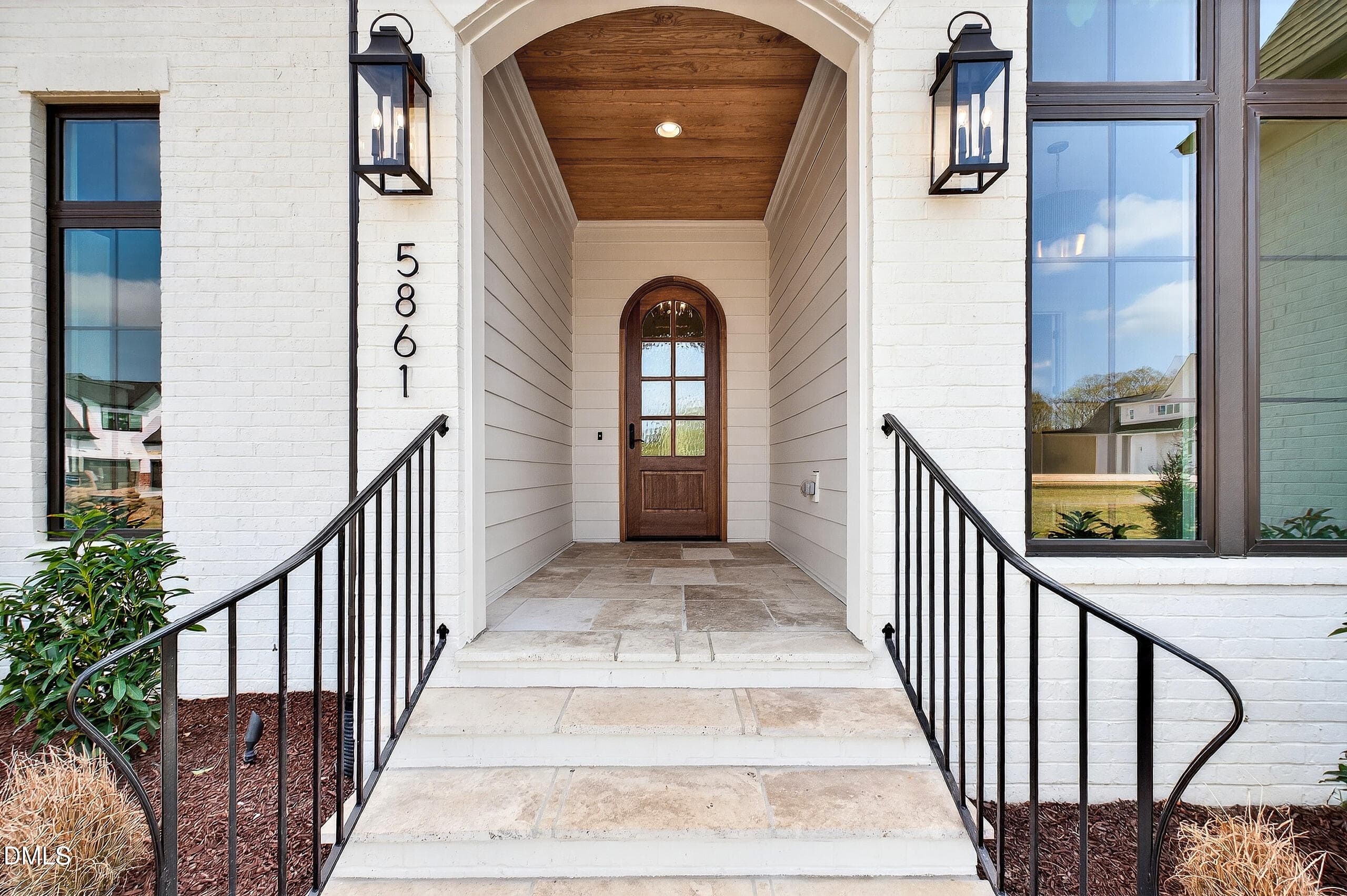Carriage (1) - 688 Lynch Road, Selma, NC 27576