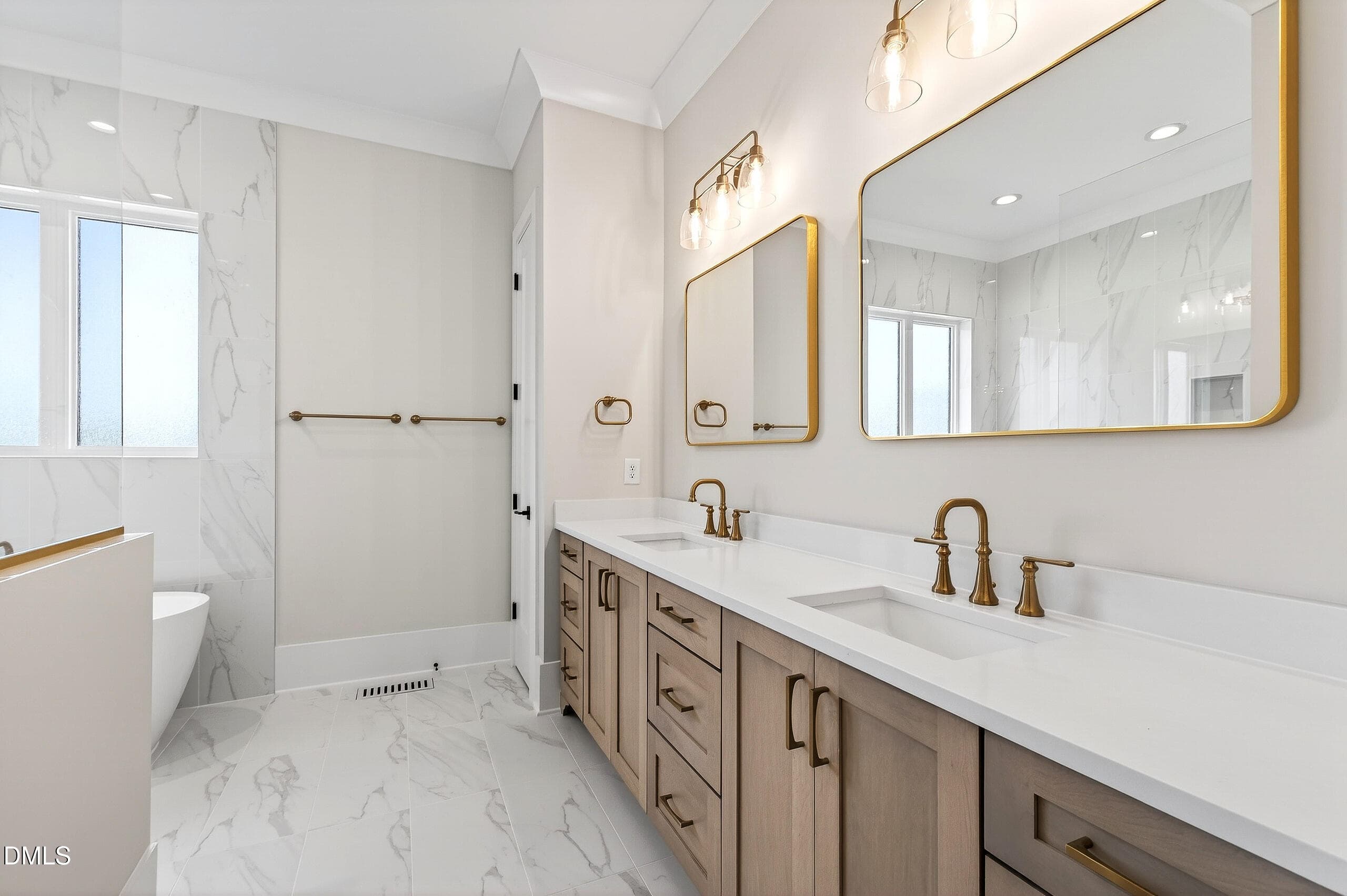 Carriage (73) - 688 Lynch Road, Selma, NC 27576