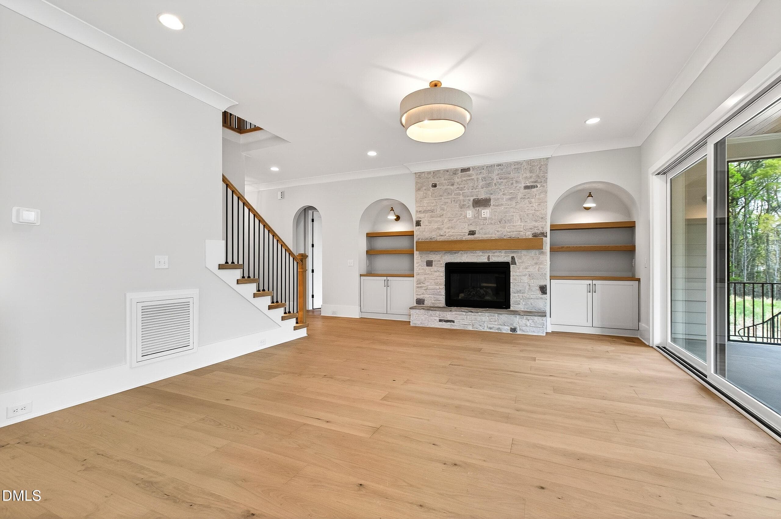 Carriage (81) - 688 Lynch Road, Selma, NC 27576