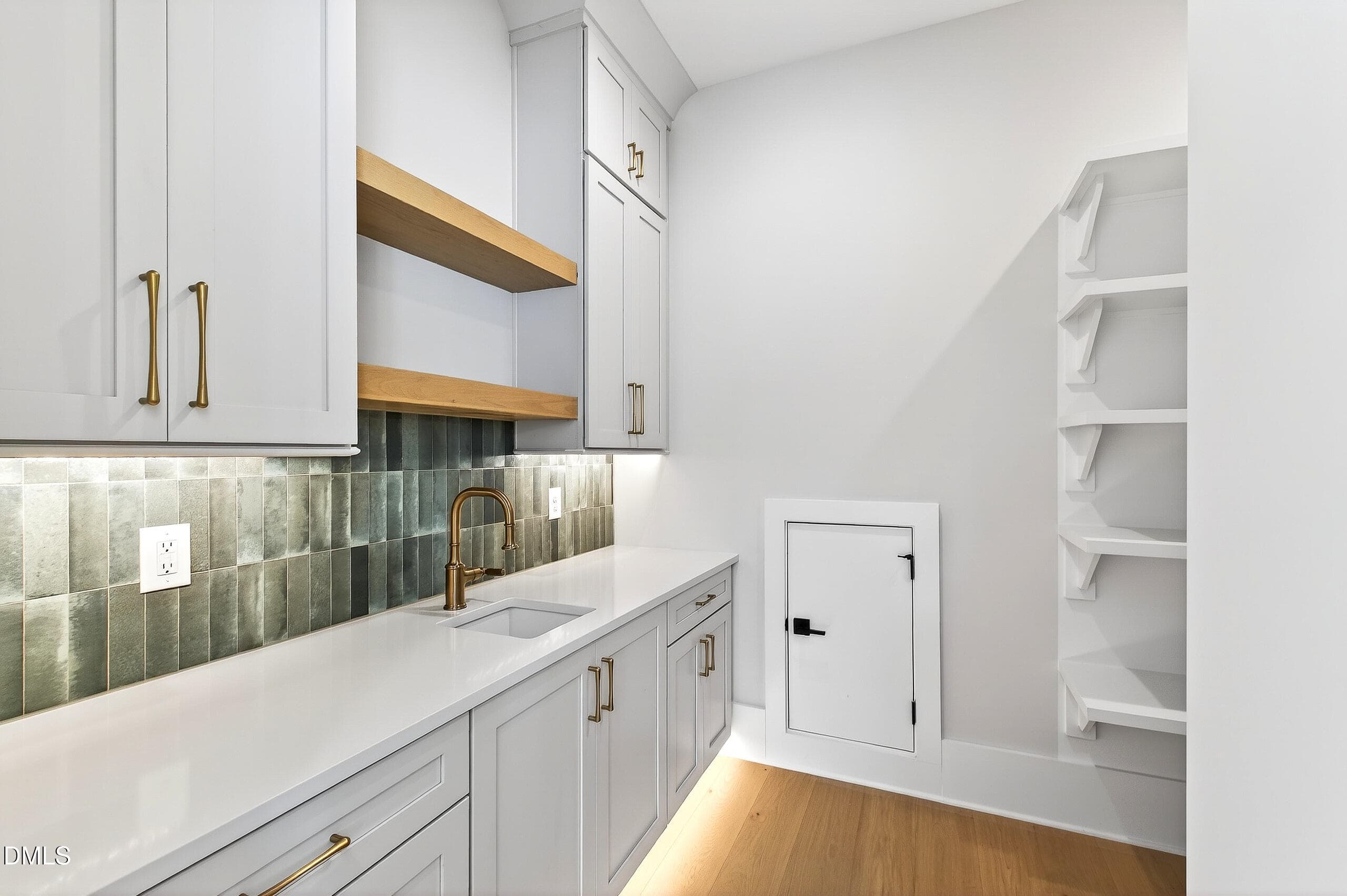 Carriage (90) - 688 Lynch Road, Selma, NC 27576