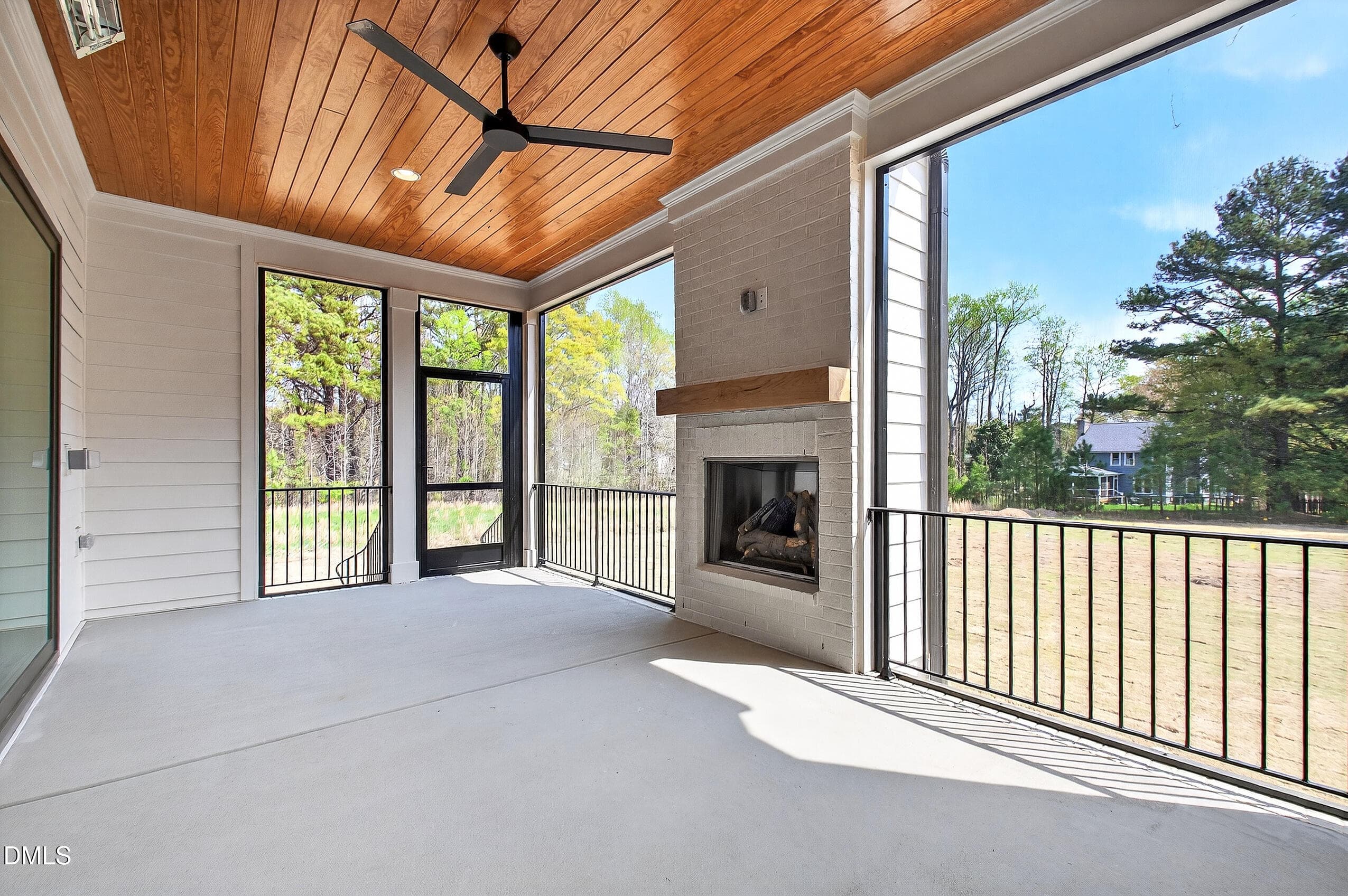 Carriage (96) - 688 Lynch Road, Selma, NC 27576