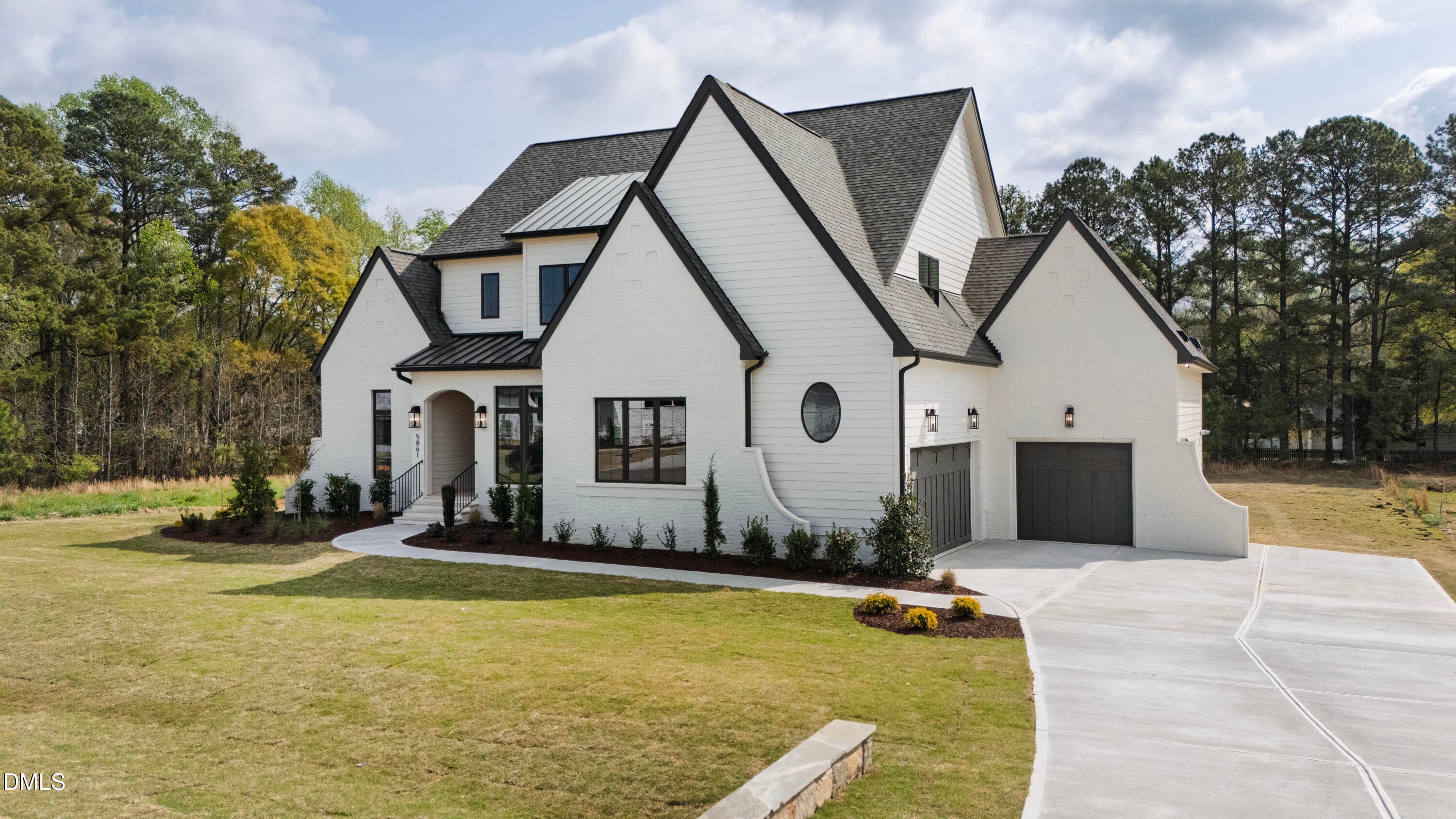 Carriage (122) - 688 Lynch Road, Selma, NC 27576