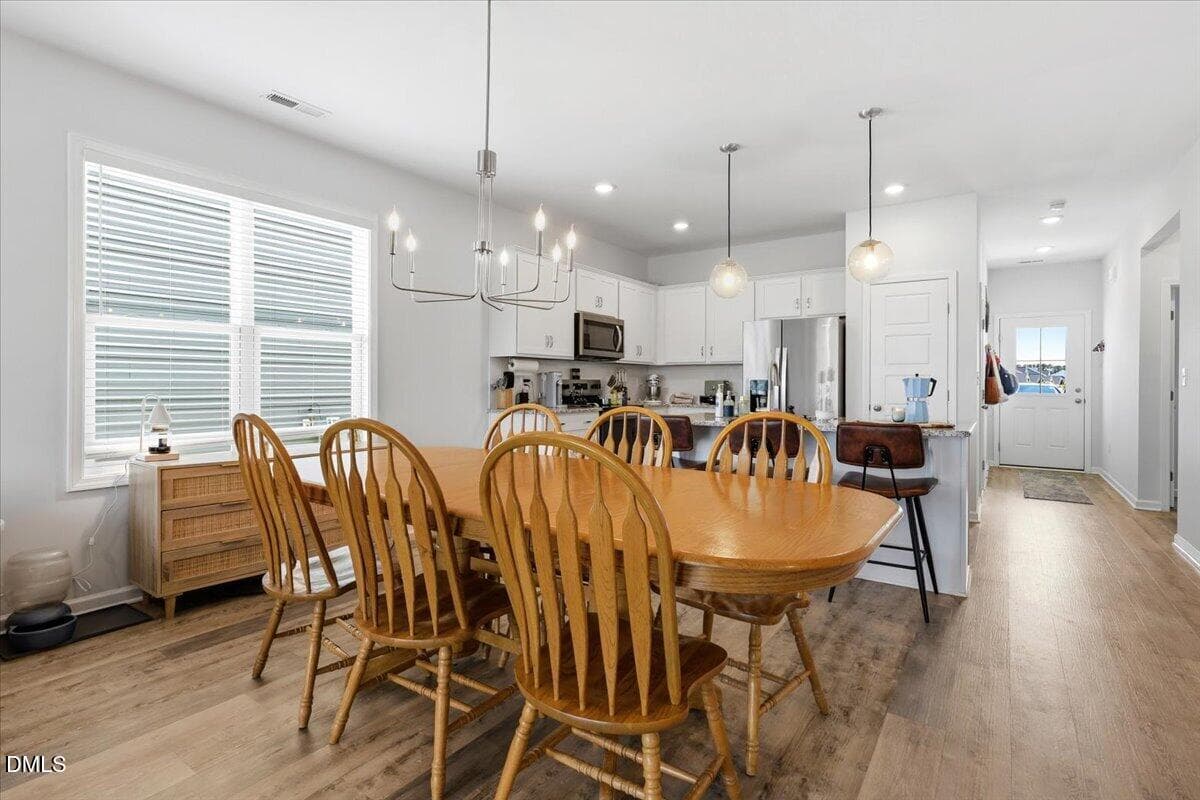Dining - 619 Sturgeon Street, Smithfield, NC 27577